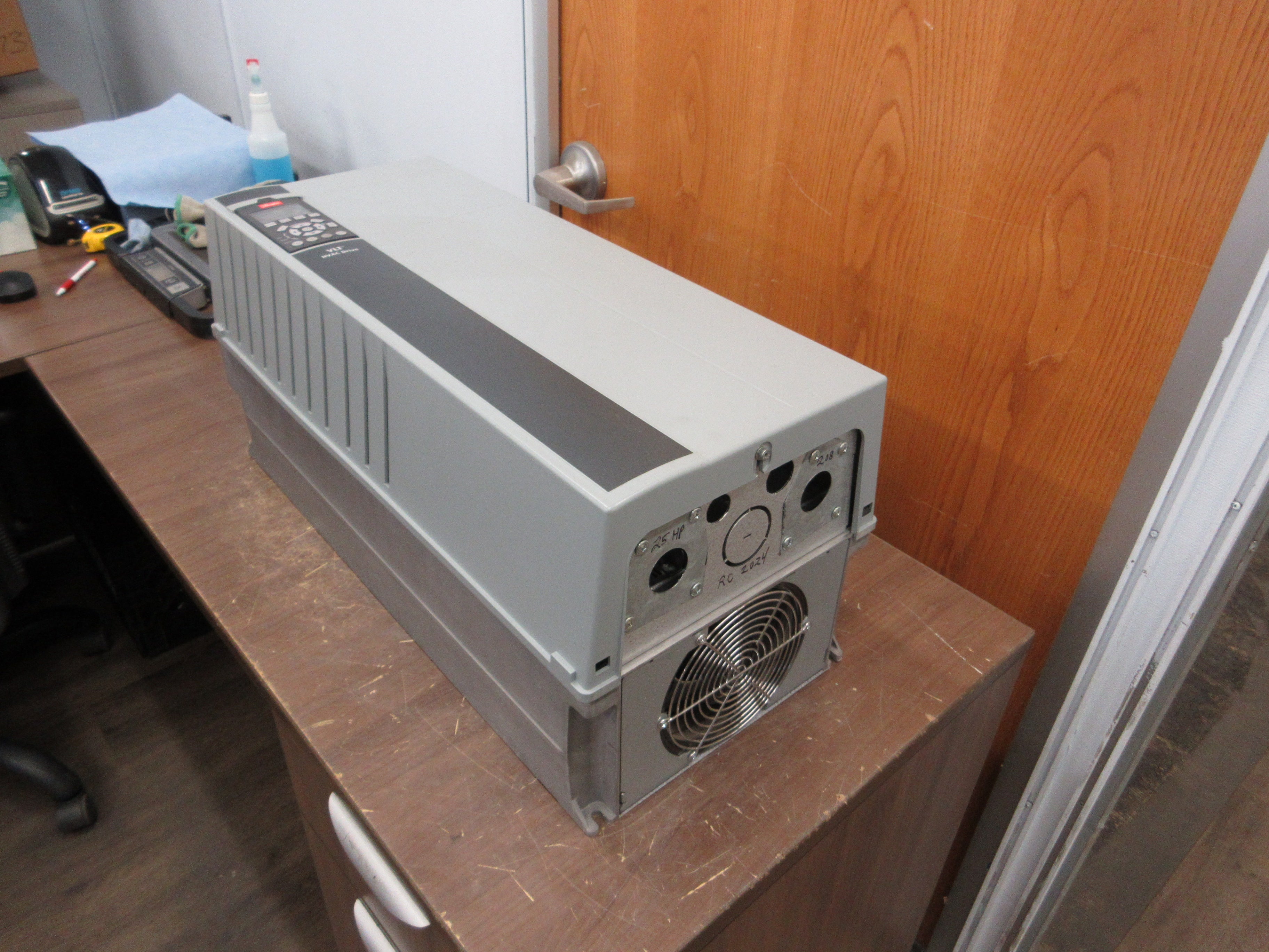 Danfoss VLT AC Drive 131B9879 25HP 3Ph w/ Keypad Used