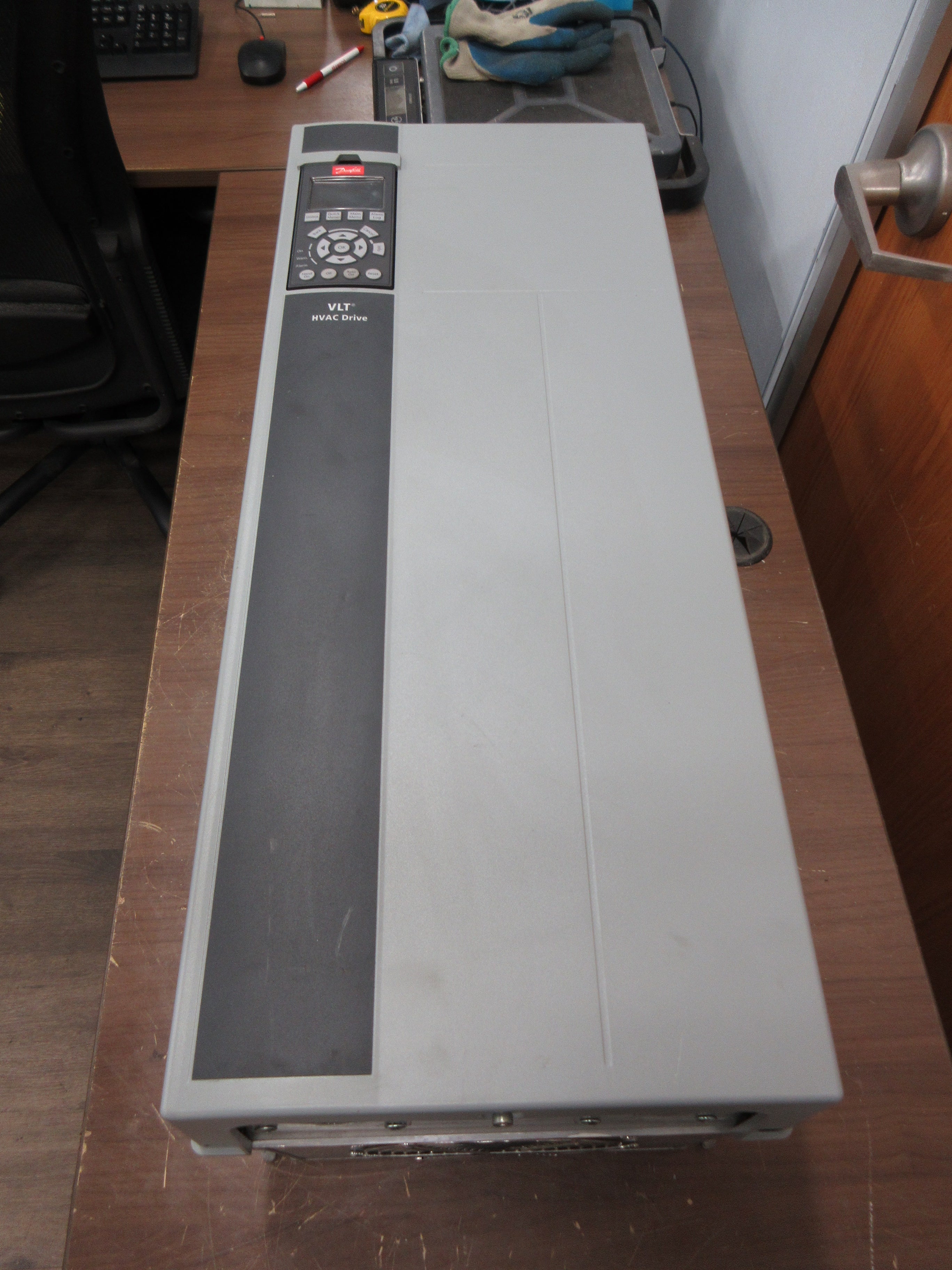 Danfoss VLT AC Drive 131B9879 25HP 3Ph w/ Keypad Used