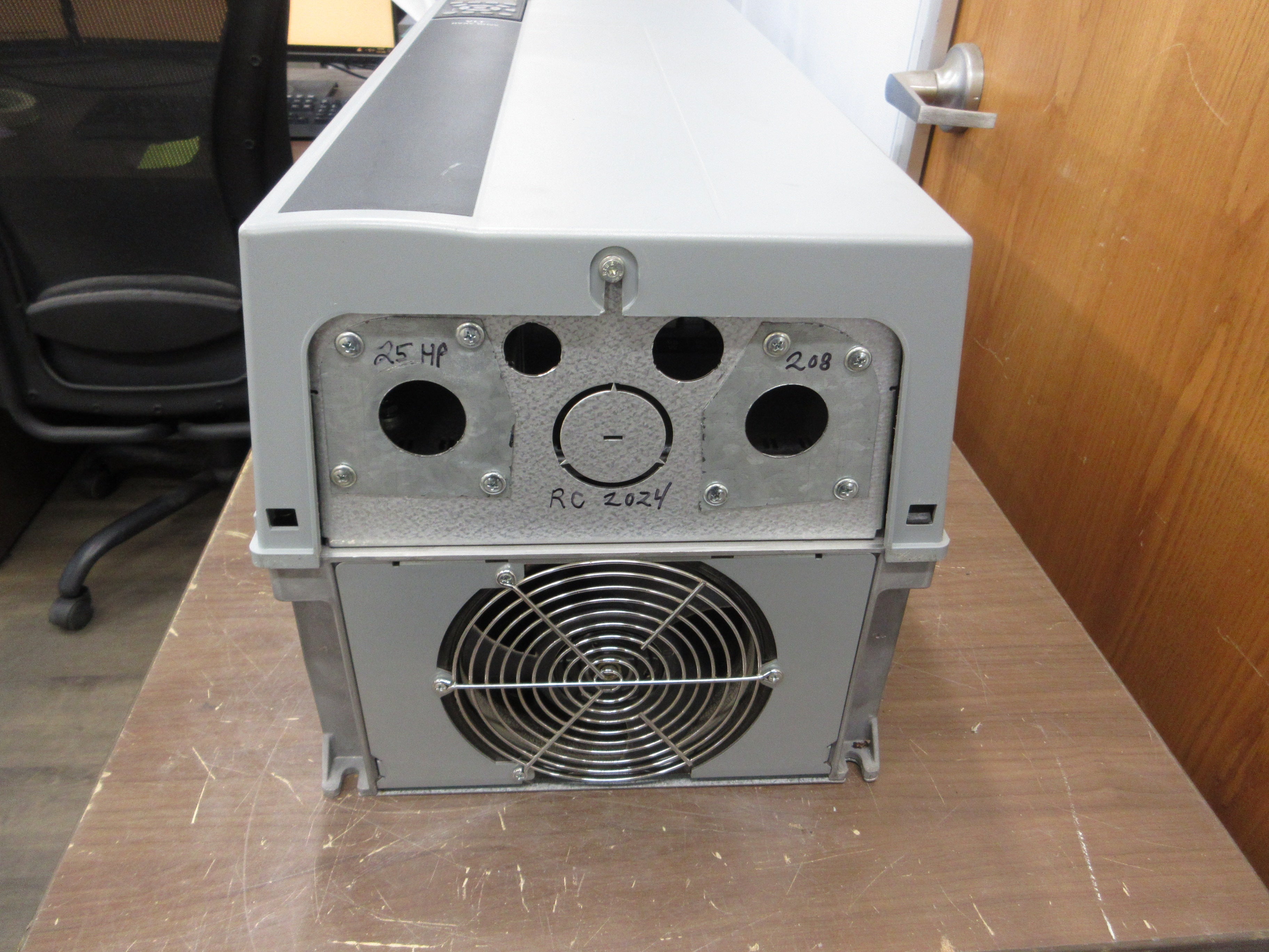 Danfoss VLT AC Drive 131B9879 25HP 3Ph w/ Keypad Used