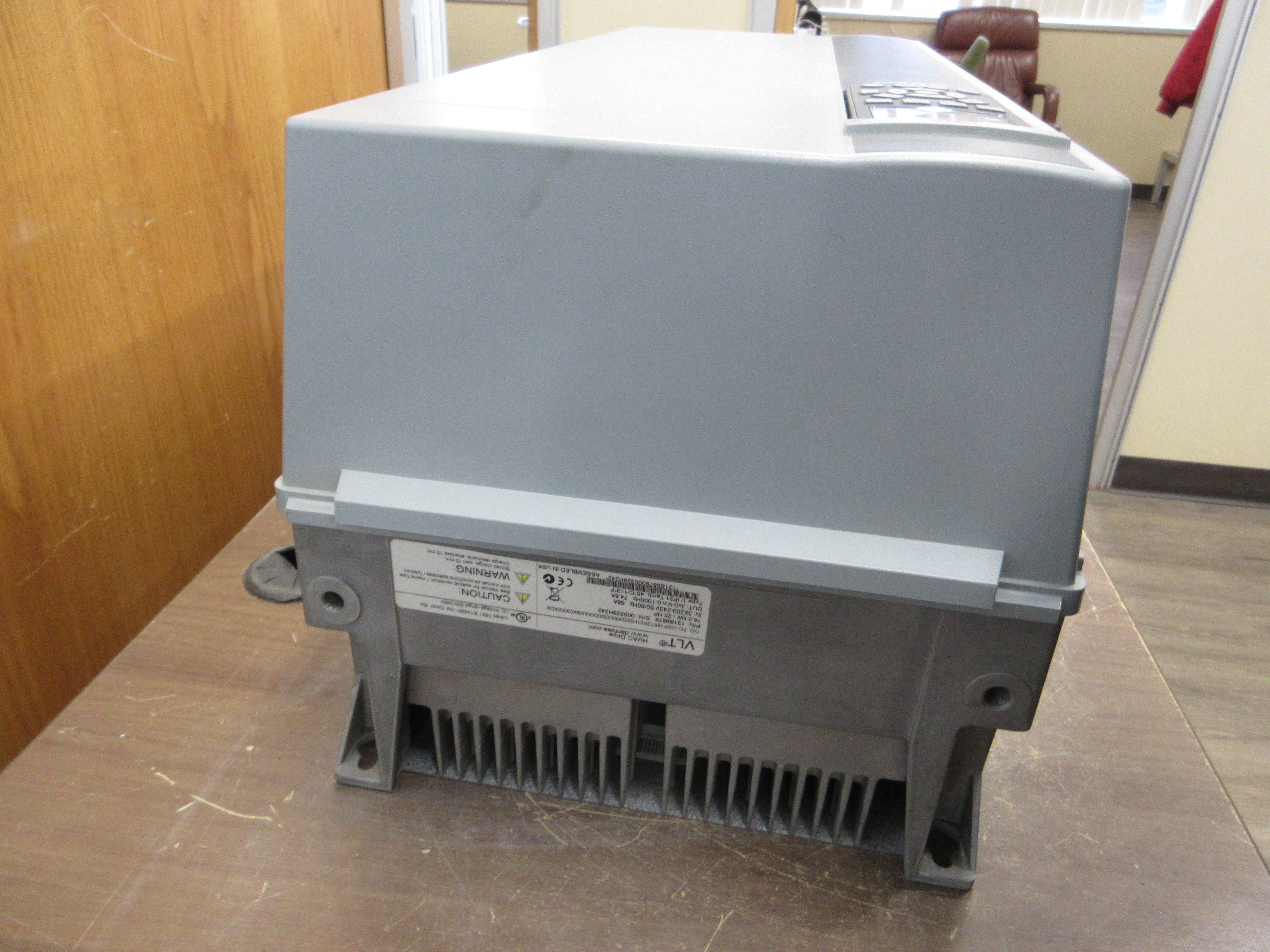 Danfoss VLT AC Drive 131B9879 25HP 3Ph w/ Keypad Used