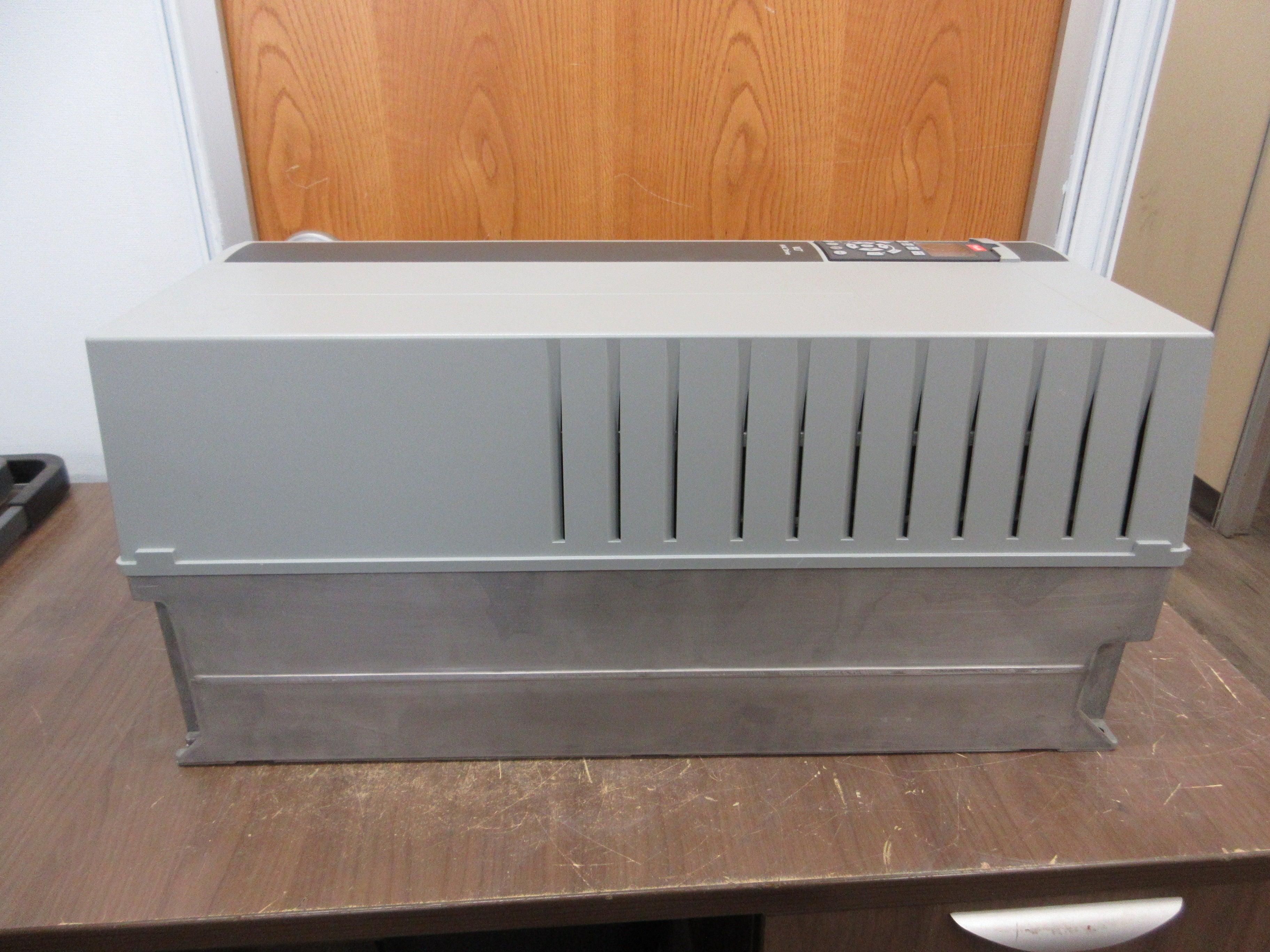 Danfoss VLT AC Drive 131B9879 25HP 3Ph w/ Keypad Used