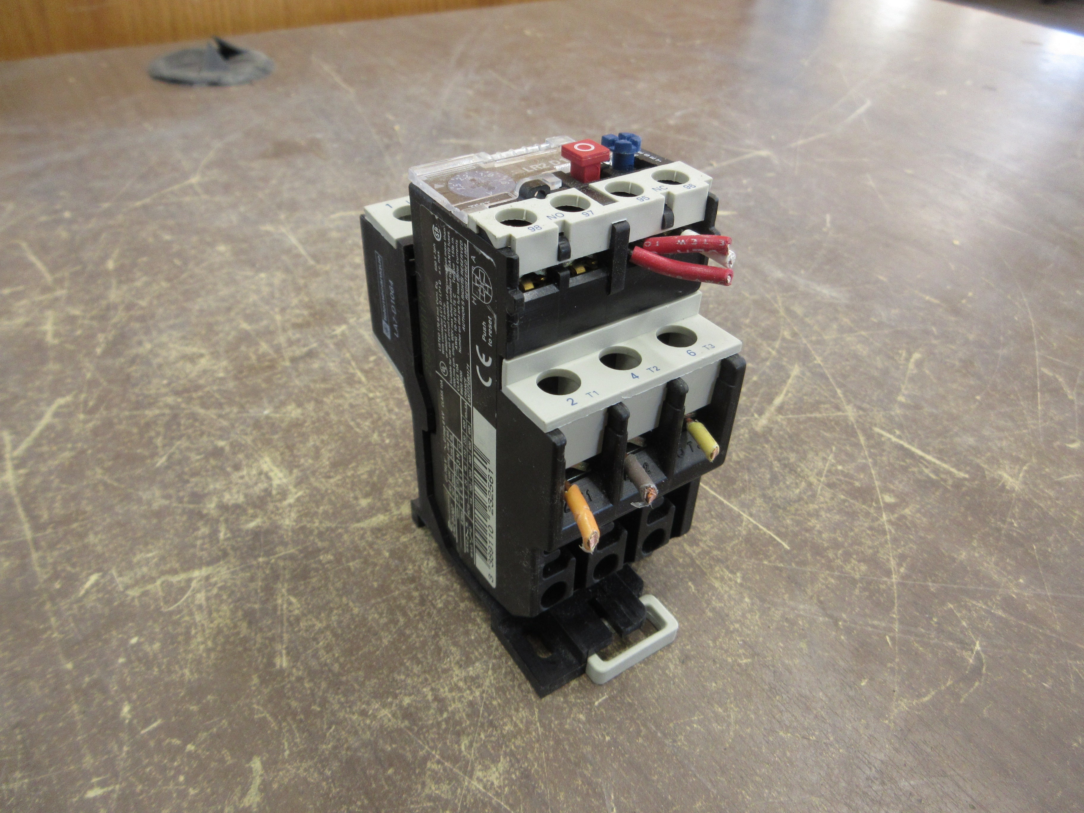 Telemecanique Solid State Overload LR2 D1307 Trip: 1.6-2.5A w/ DIN-Rail Adapter