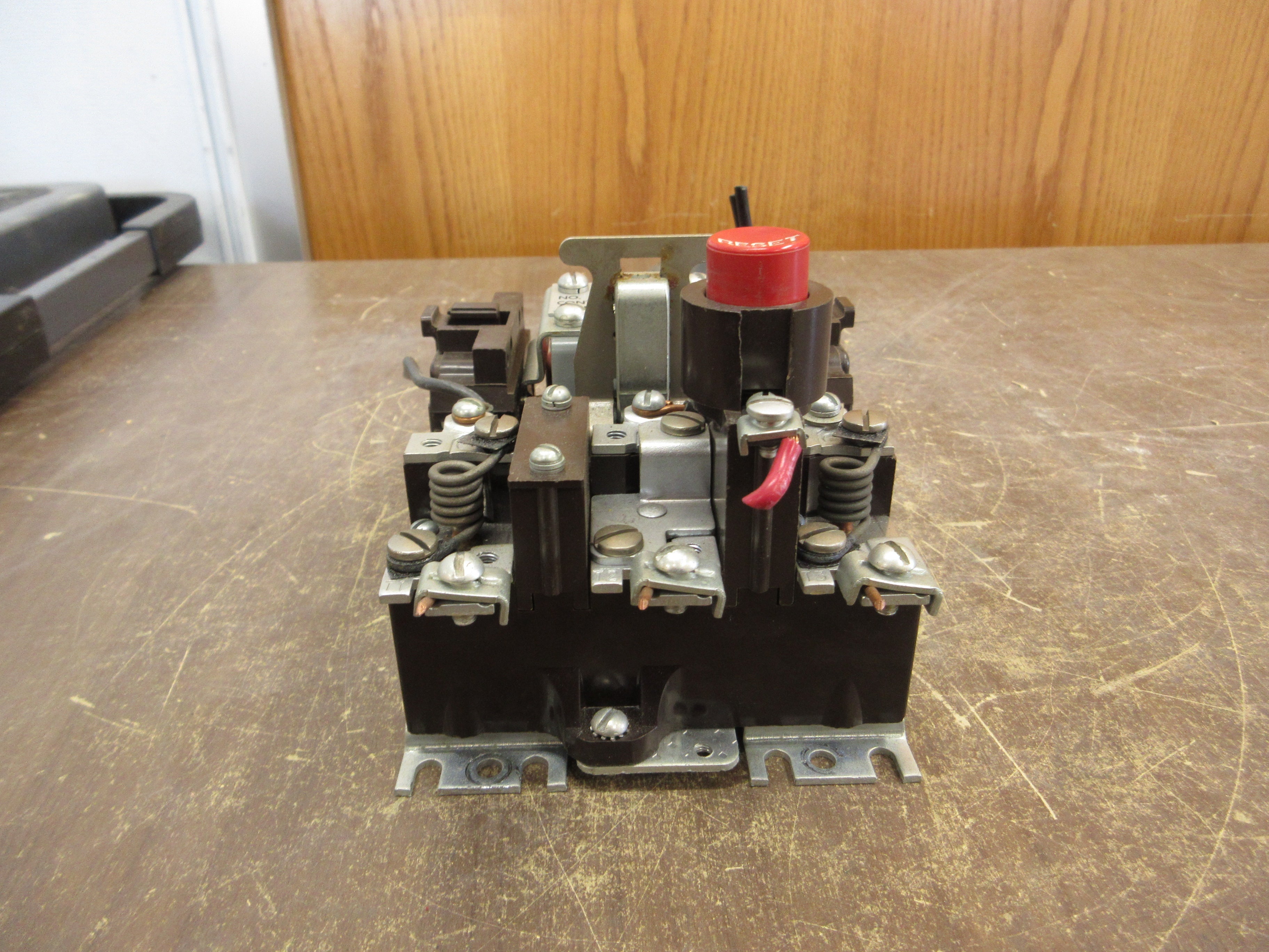 Cutler-Hammer Size 0 Starter 6-3CF553432-A 110V Coil 20A 600V Used