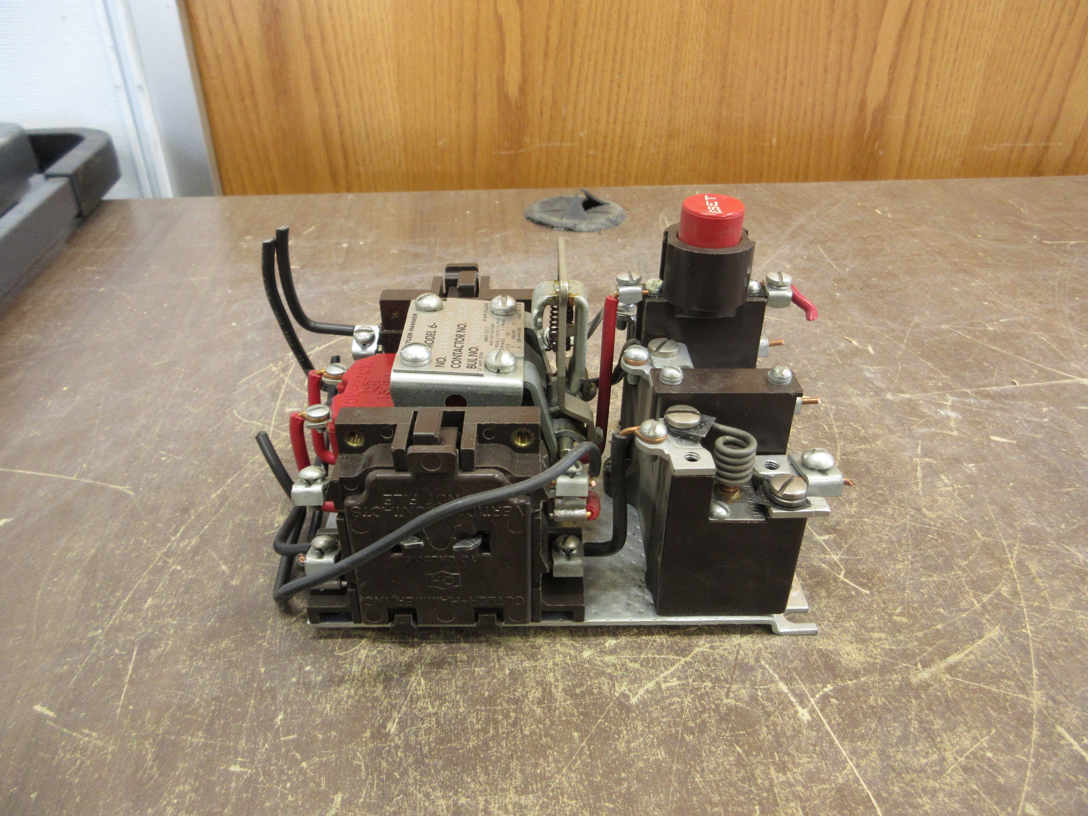 Cutler-Hammer Size 0 Starter 6-3CF553432-A 110V Coil 20A 600V Used