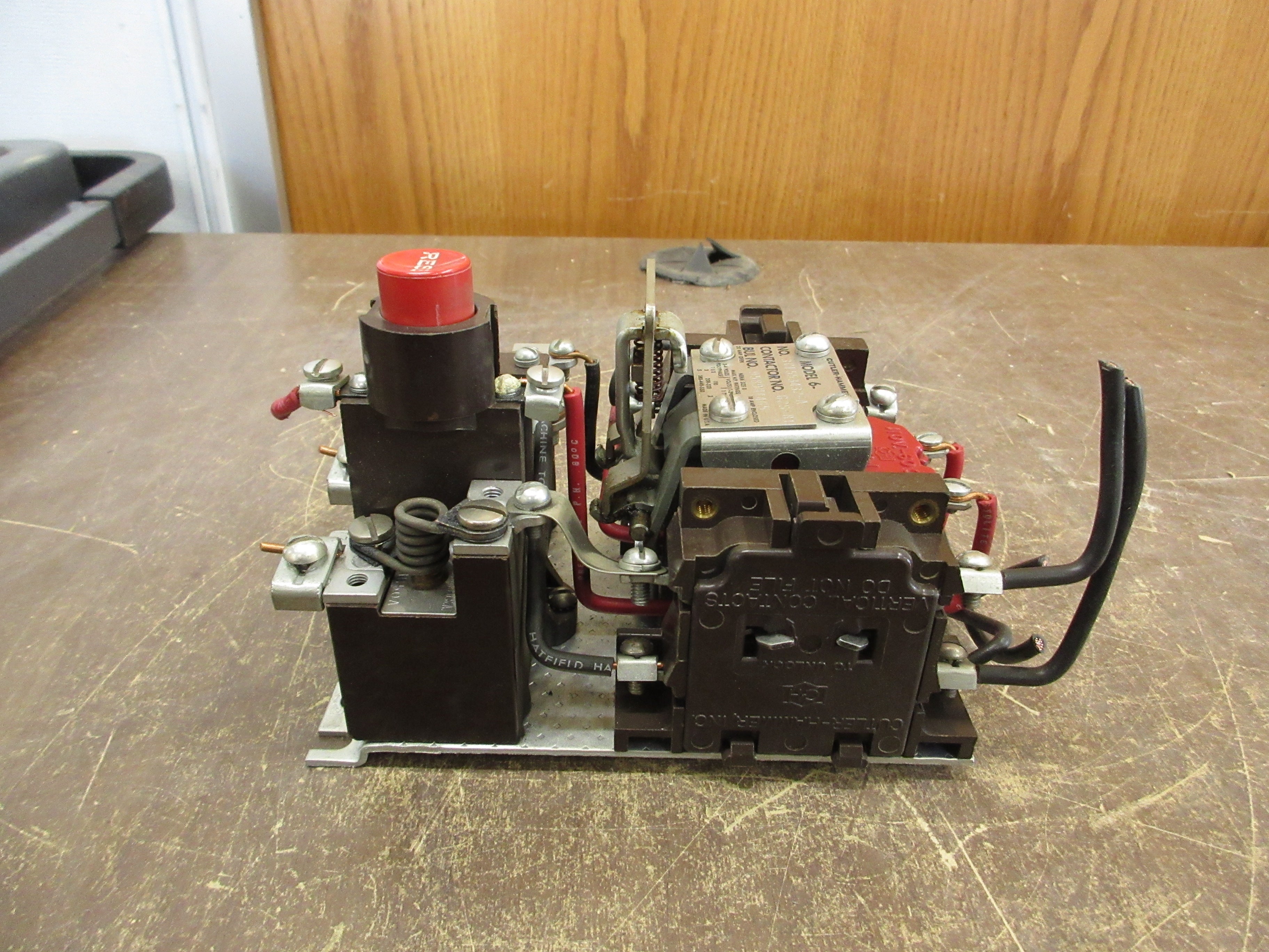 Cutler-Hammer Size 0 Starter 6-3CF553432-A 110V Coil 20A 600V Used