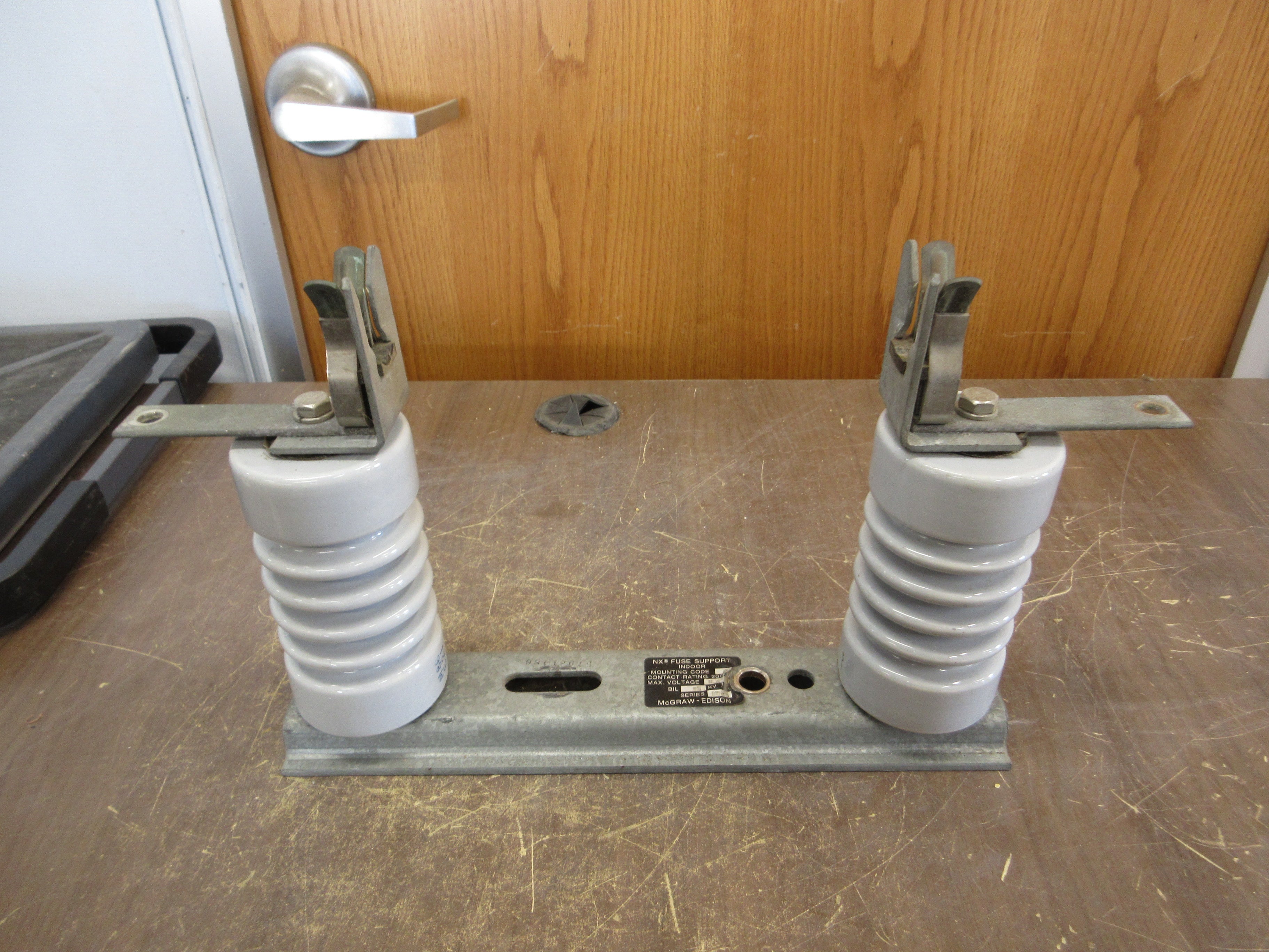 McGraw-Edison NX Fuse Support 86-3 8.3kV 200A Used