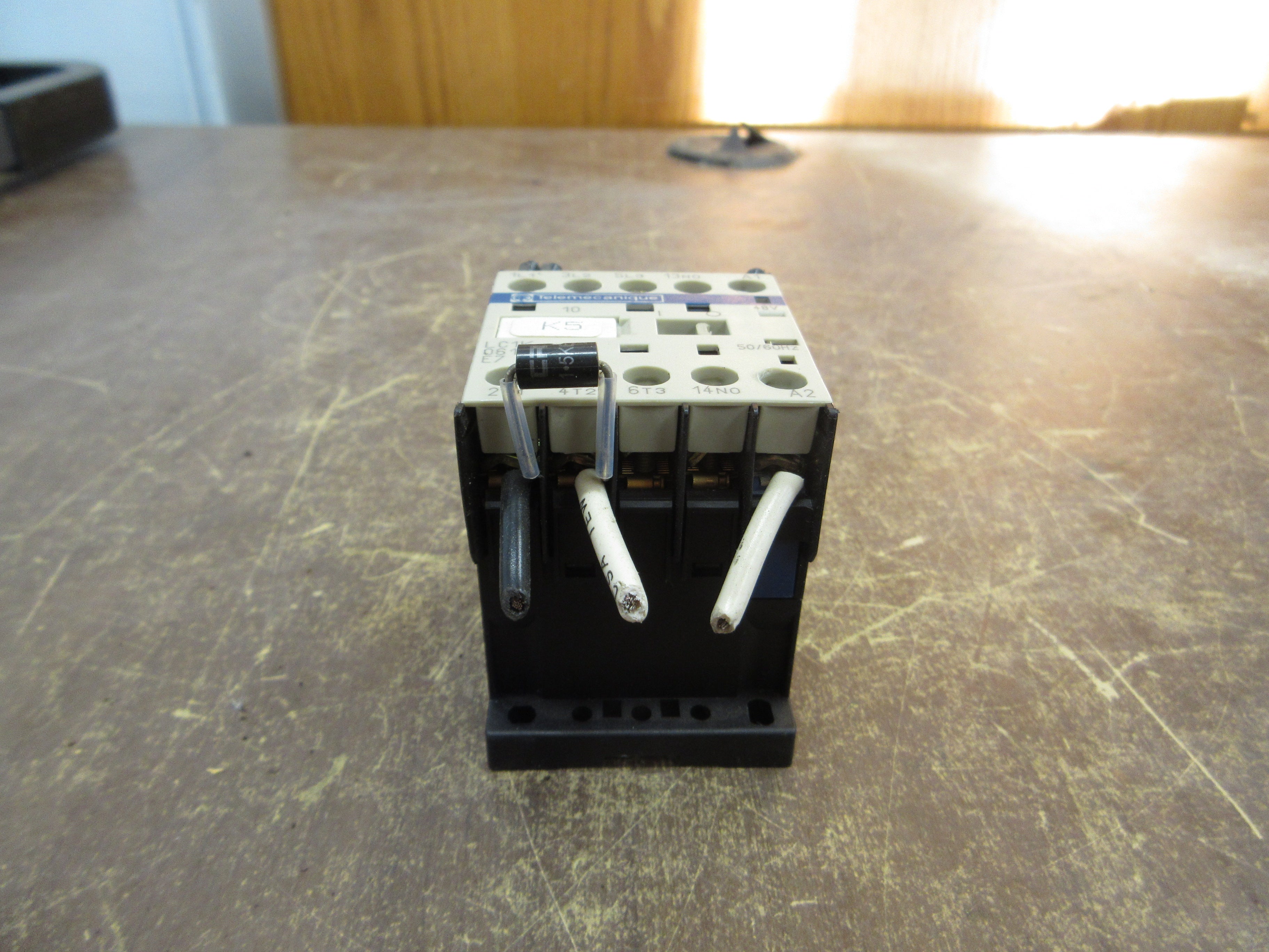 Telemecanique Contactor LC1K 0610 E7 48V Coil Used
