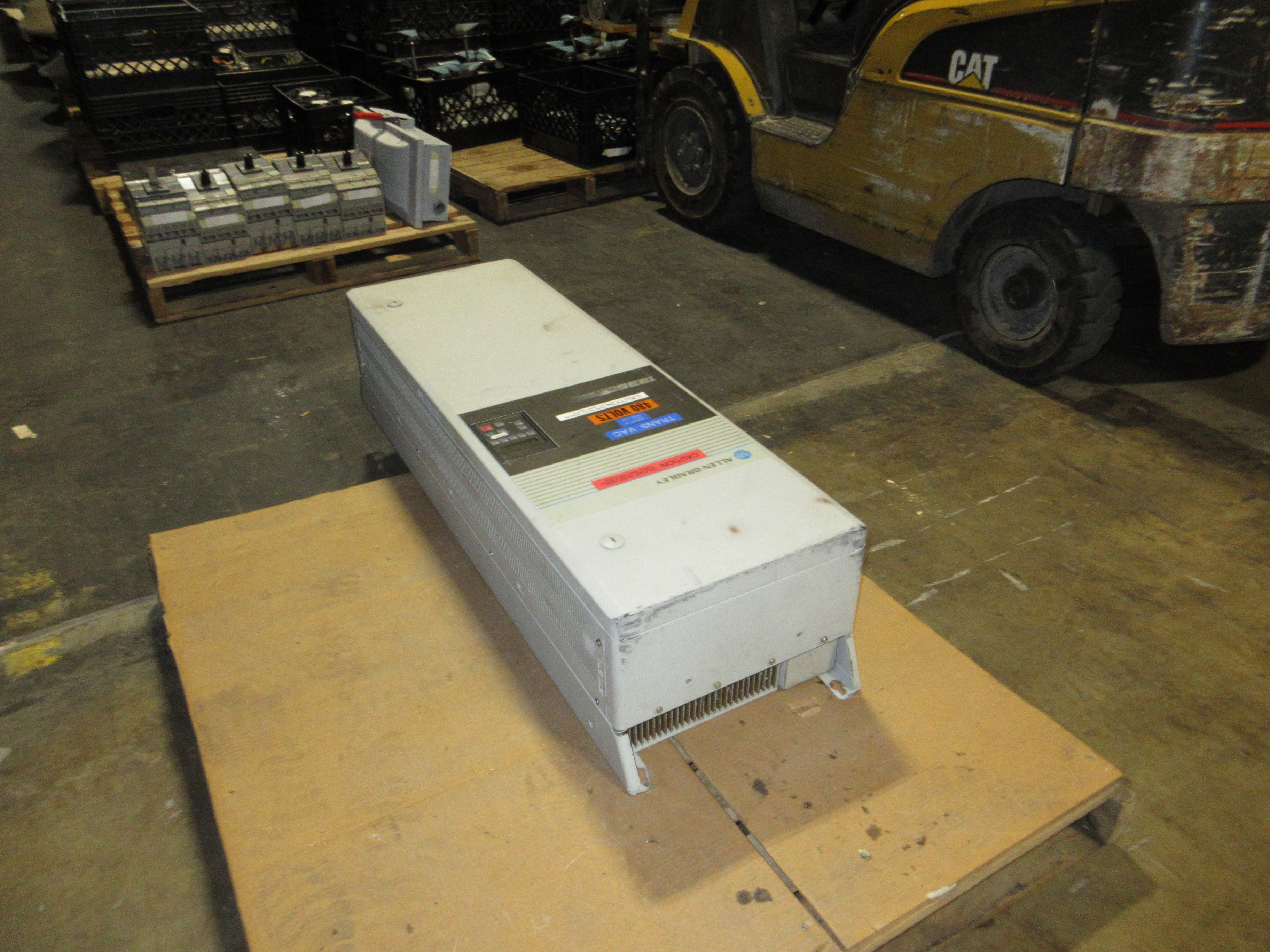 Allen-Bradley 1336 Plus AC Drive 1336S-B100-AA-EN-GM1-HA2-L6 100HP 3Ph w/ Keypad