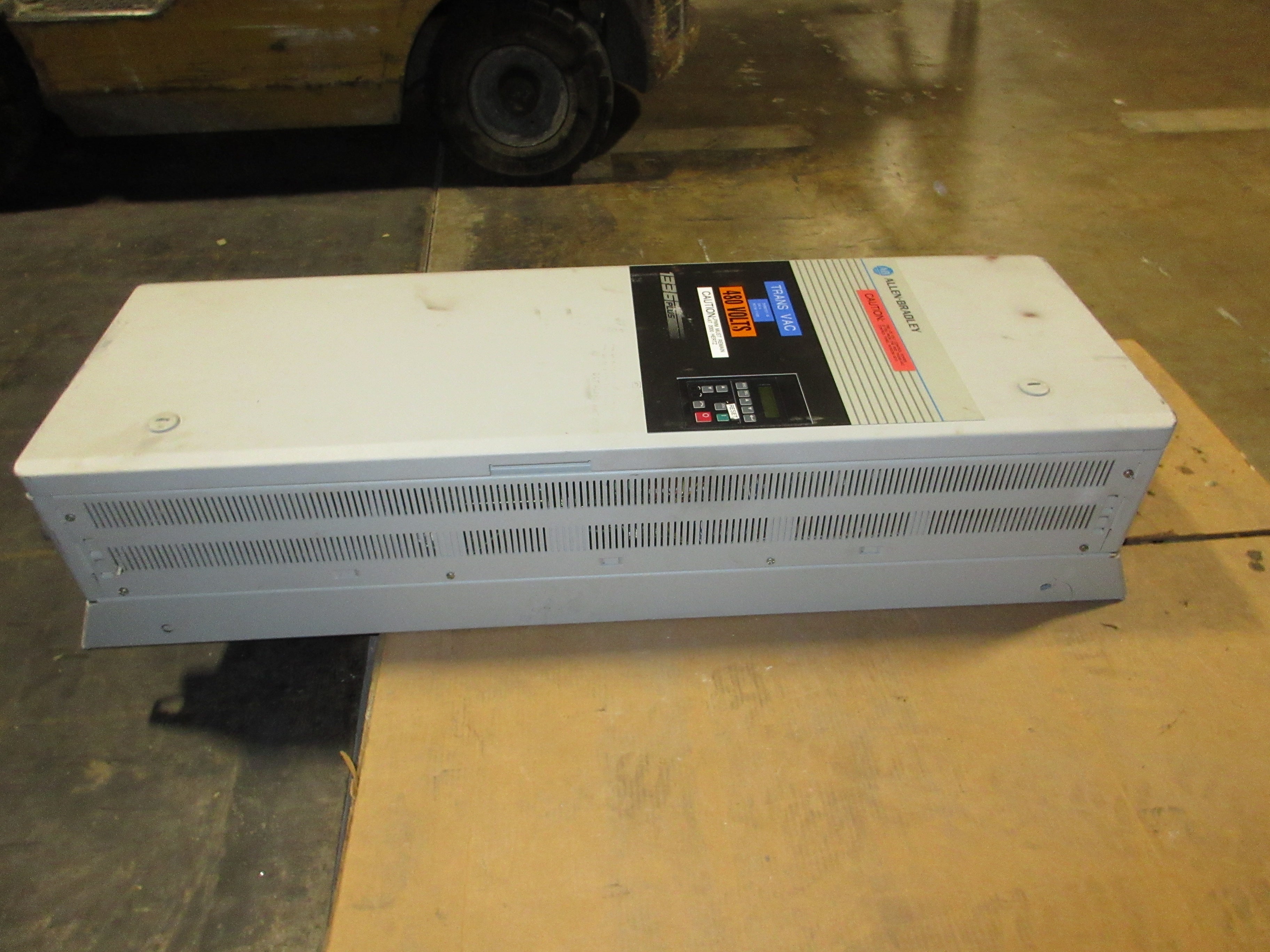 Allen-Bradley 1336 Plus AC Drive 1336S-B100-AA-EN-GM1-HA2-L6 100HP 3Ph w/ Keypad