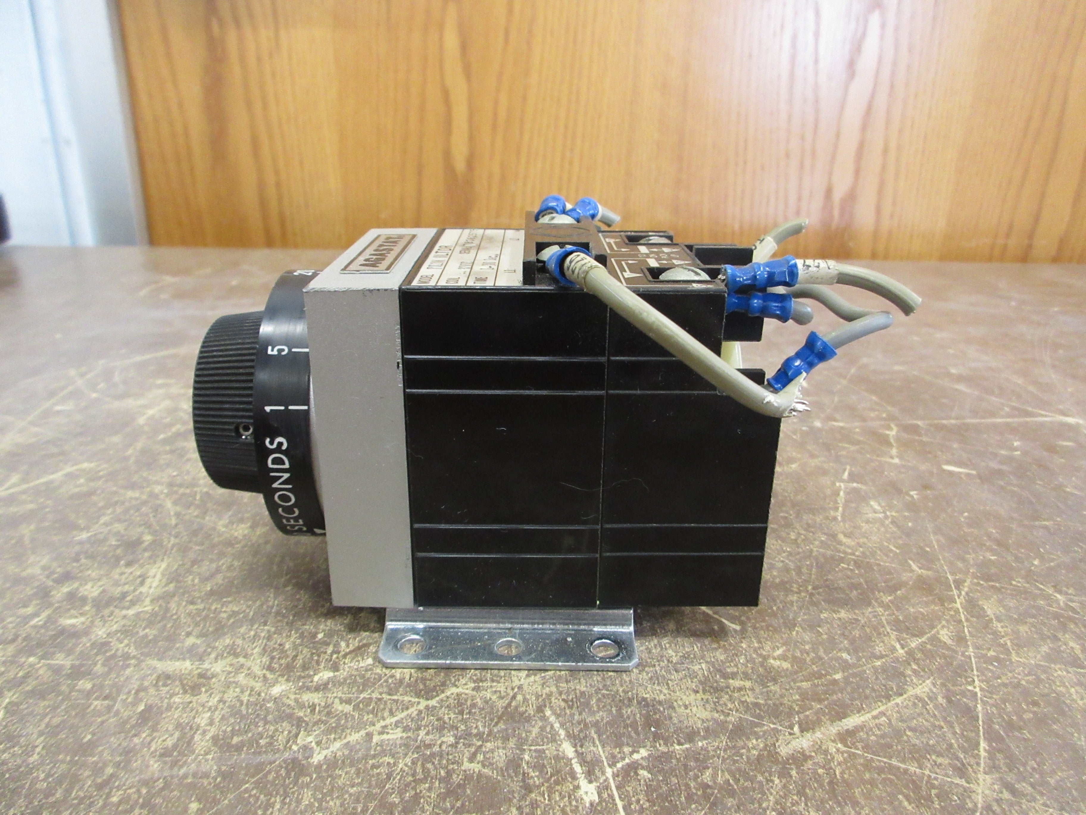 Agastat Timer 7012VK ILTDR 32VDC Coil Time: 1-300 Sec. Used