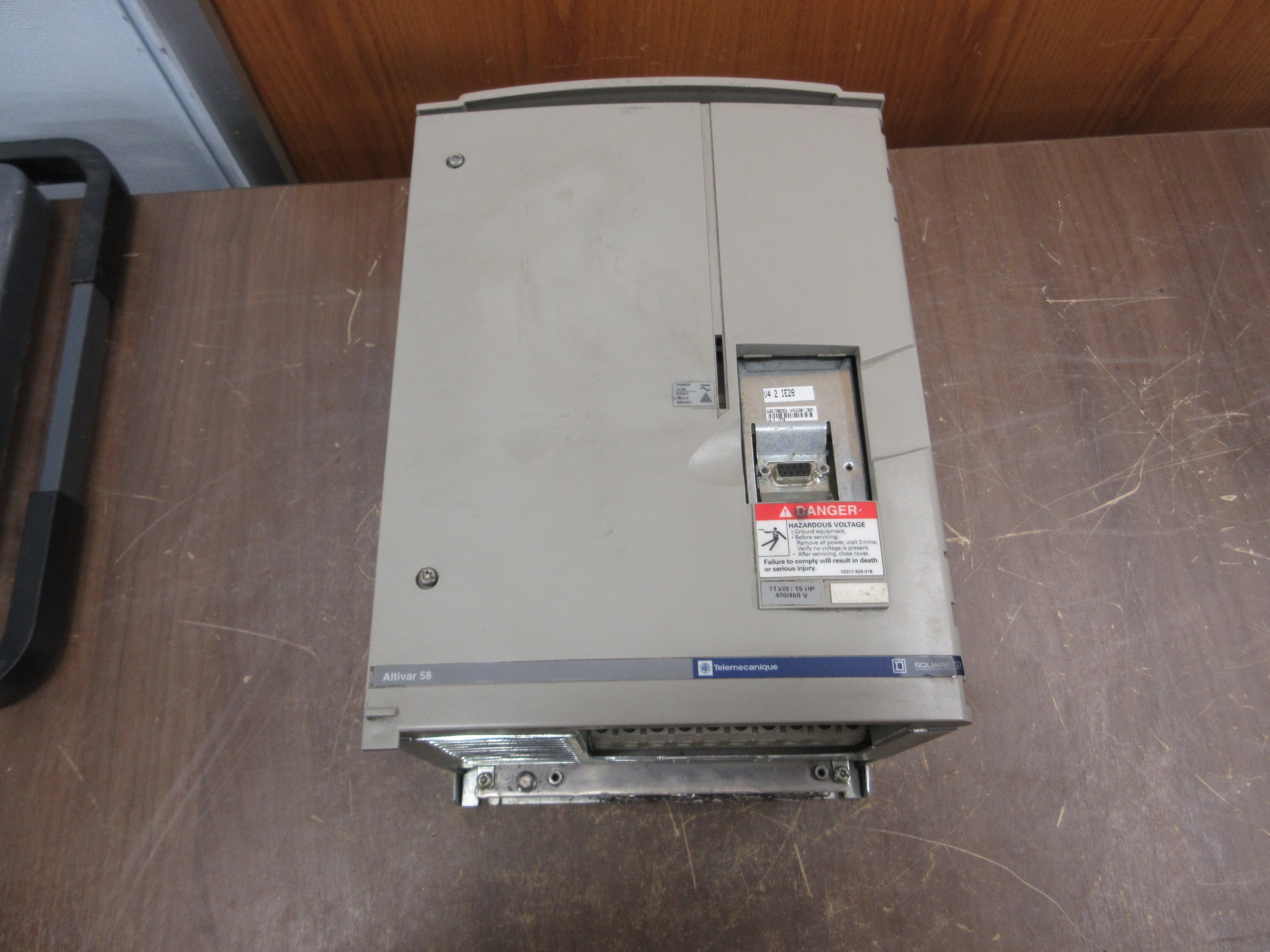 Square D Altivar 58 AC Drive ATV58HD16N4Z 15HP *No Keypad* *Chipped Cover* Used