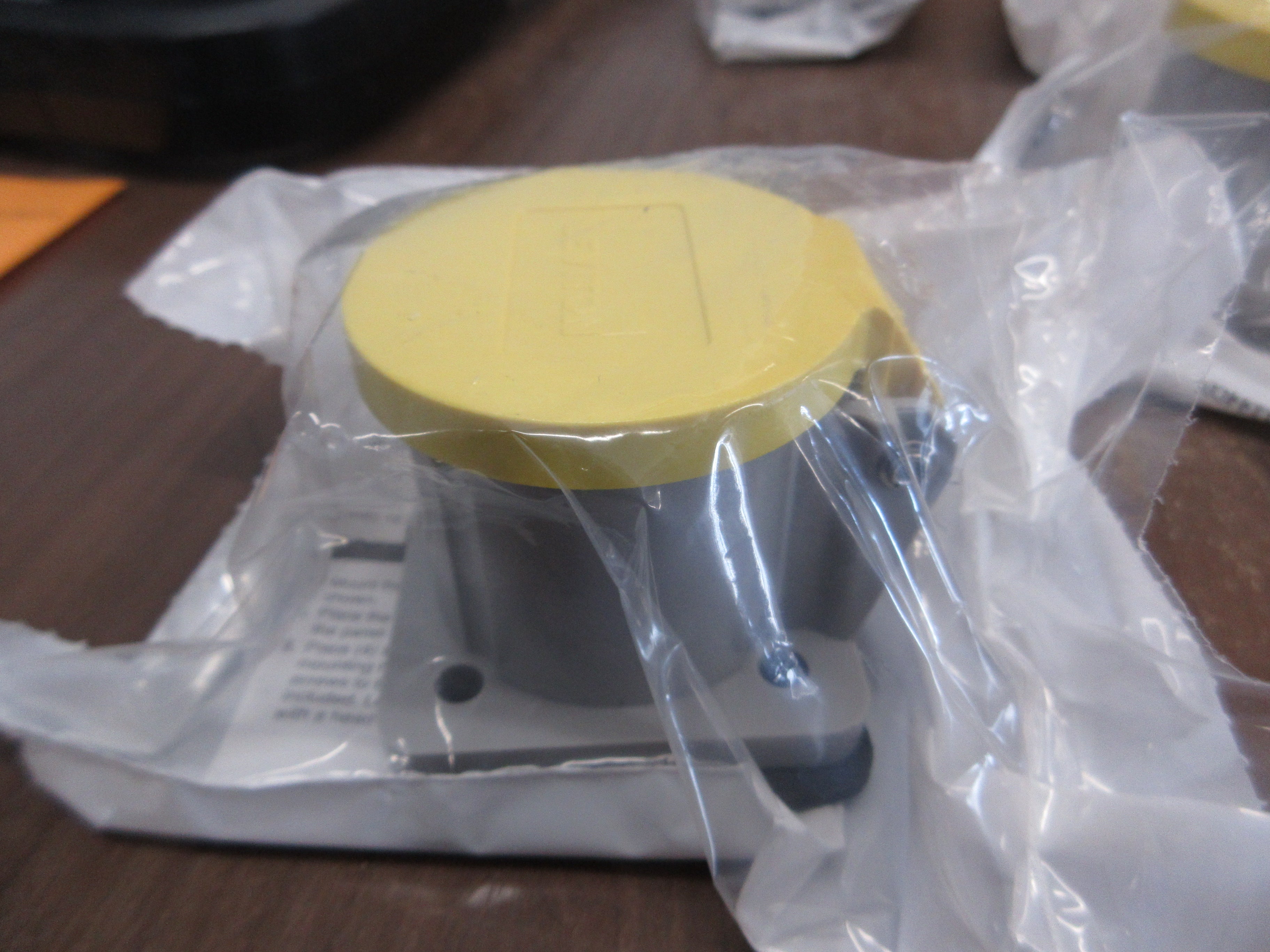 Leviton Nema 3R Receptacle Enclosure 106-16S31-Y New Surplus