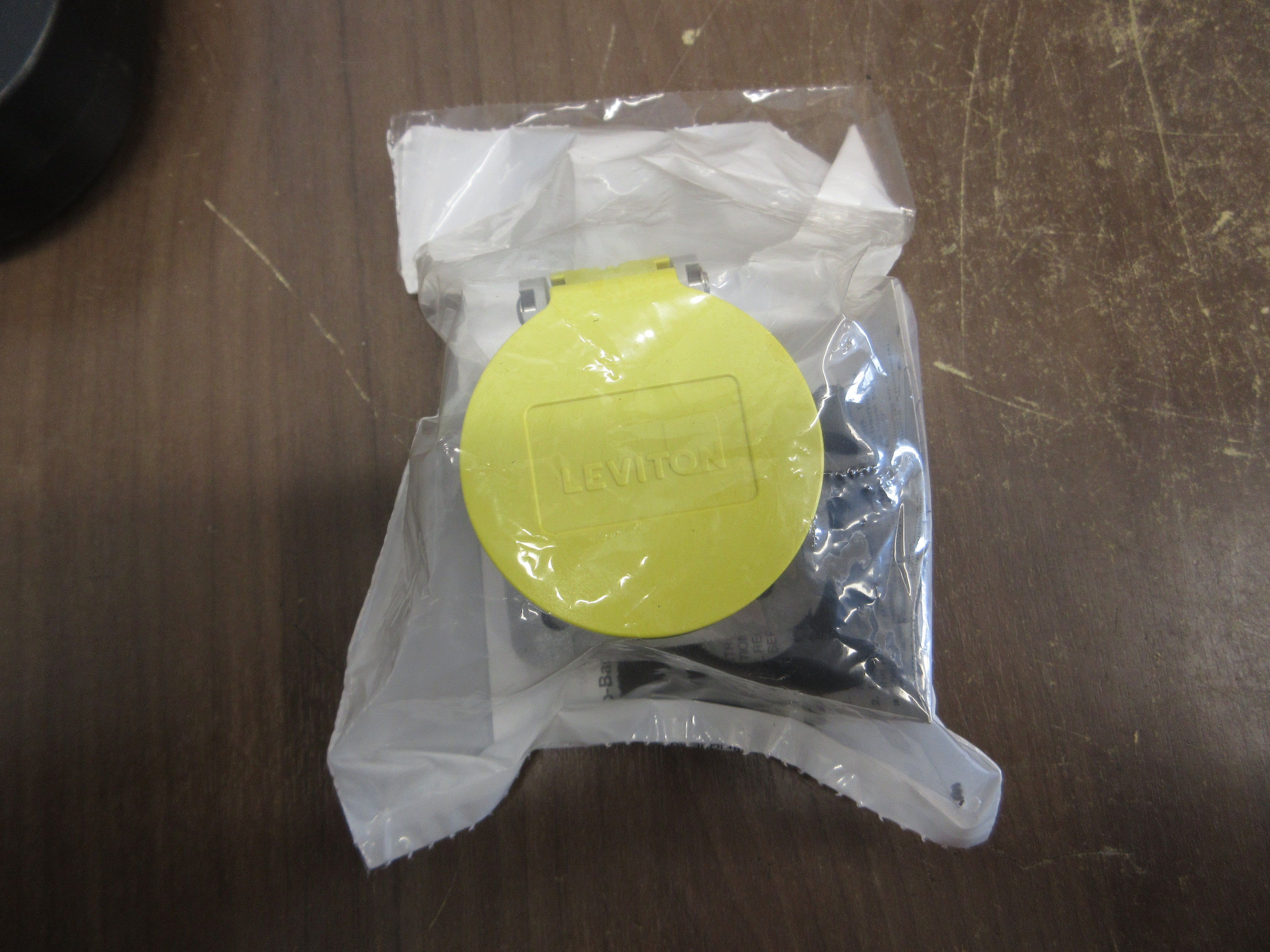 Leviton Nema 3R Receptacle Enclosure 106-16S31-Y New Surplus