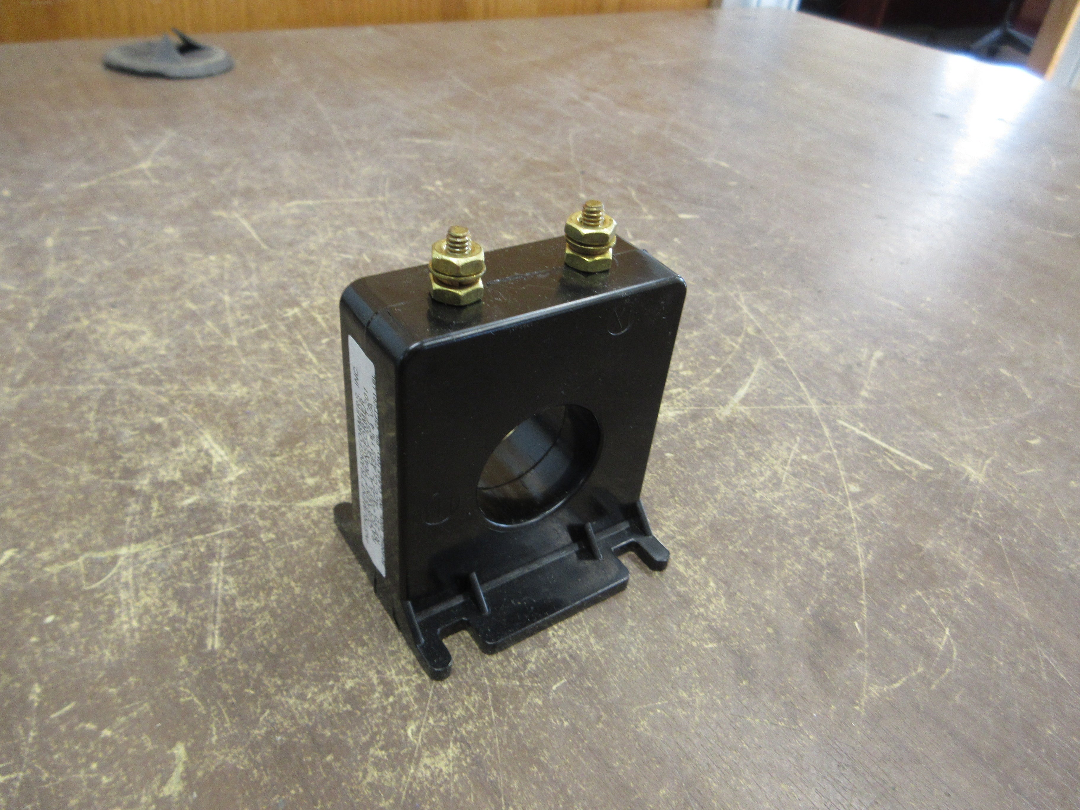 Instrument Transformers Current Transformer 2SFT201 Ratio: 200:5A Used