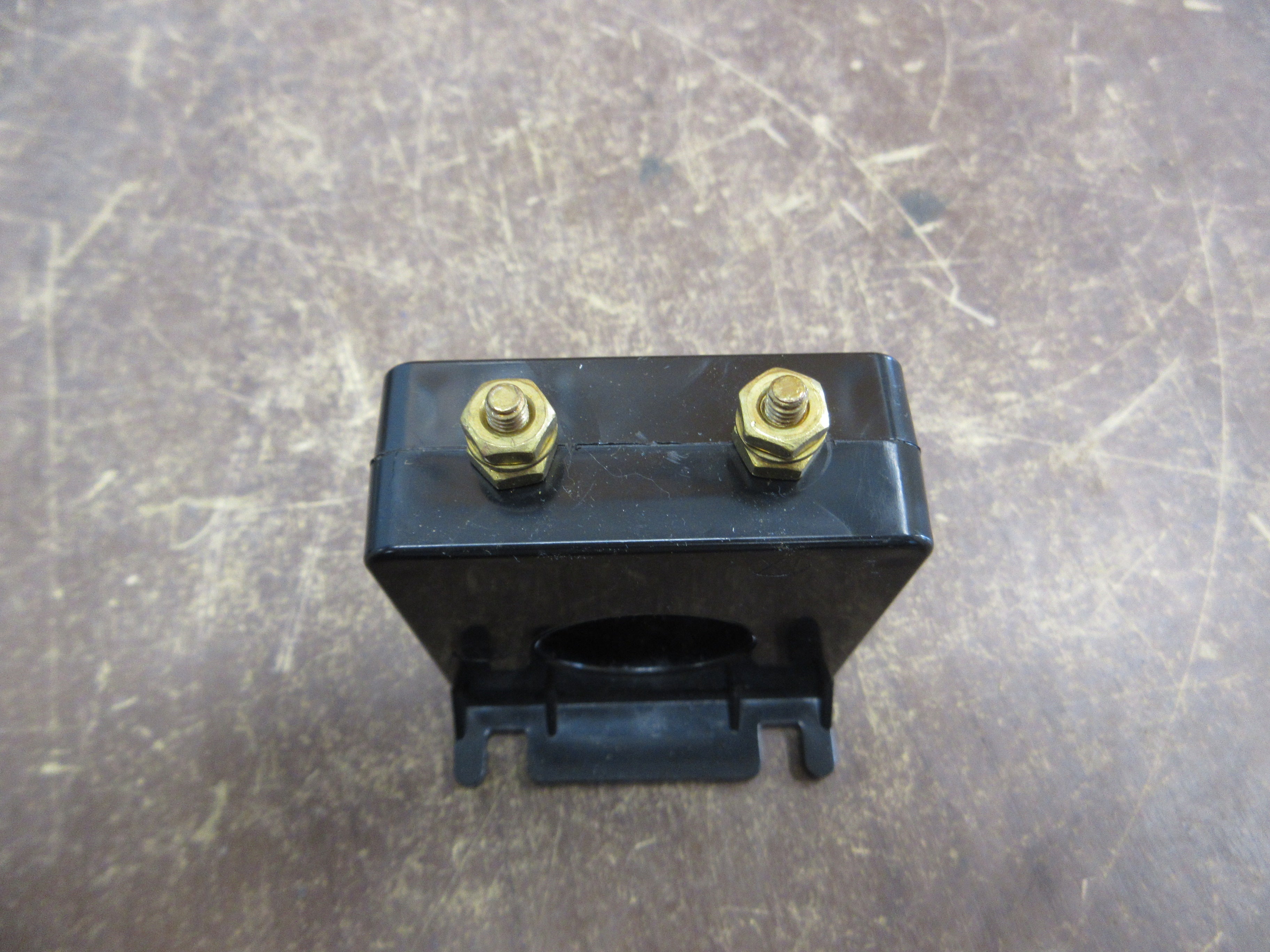 Instrument Transformers Current Transformer 2SFT201 Ratio: 200:5A Used