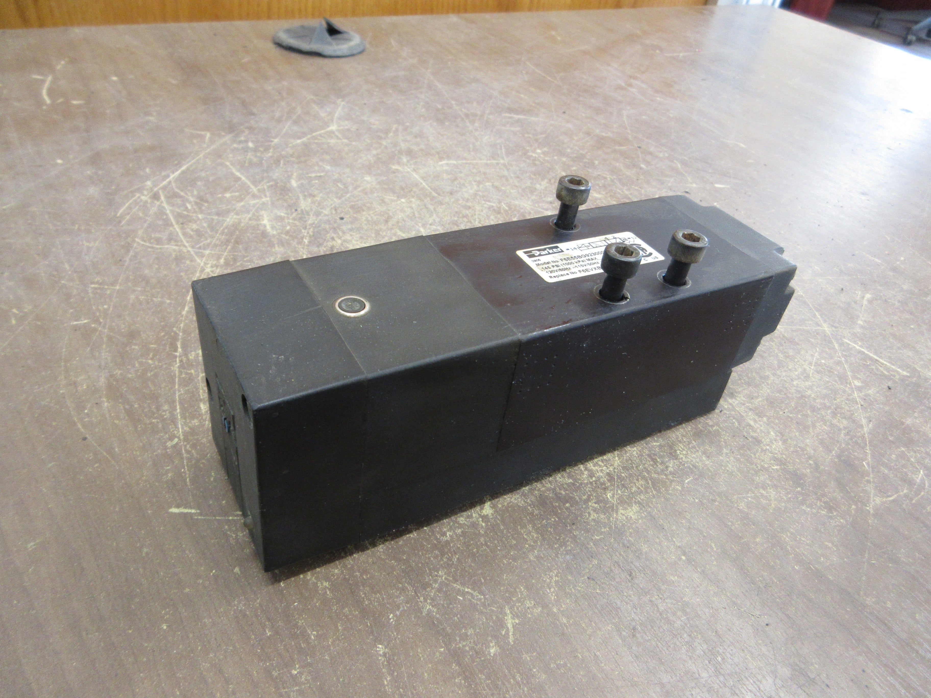 Parker Solenoid Valve F6E55BG923000FA 145PSI 120V Used