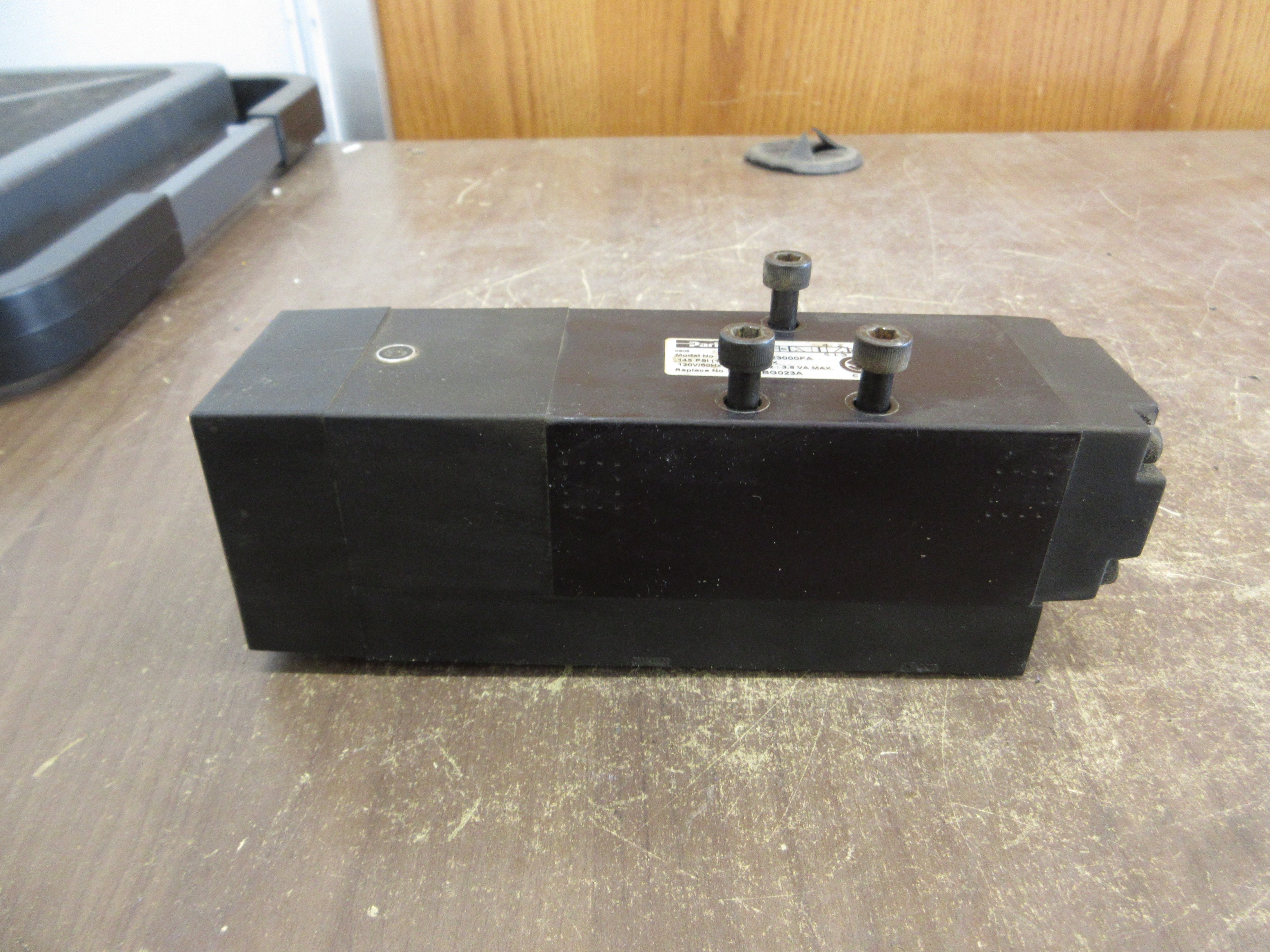 Parker Solenoid Valve F6E55BG923000FA 145PSI 120V Used