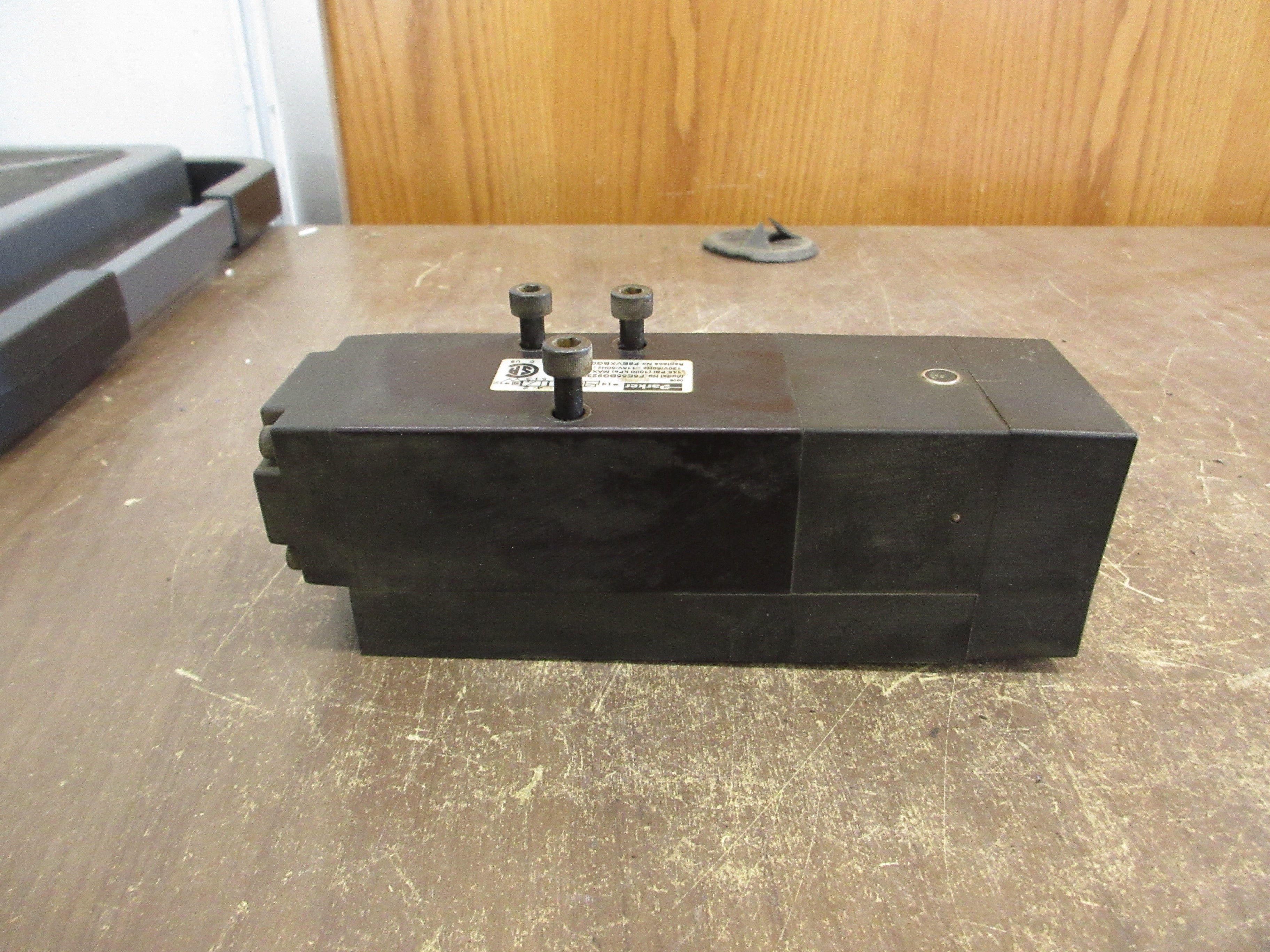 Parker Solenoid Valve F6E55BG923000FA 145PSI 120V Used