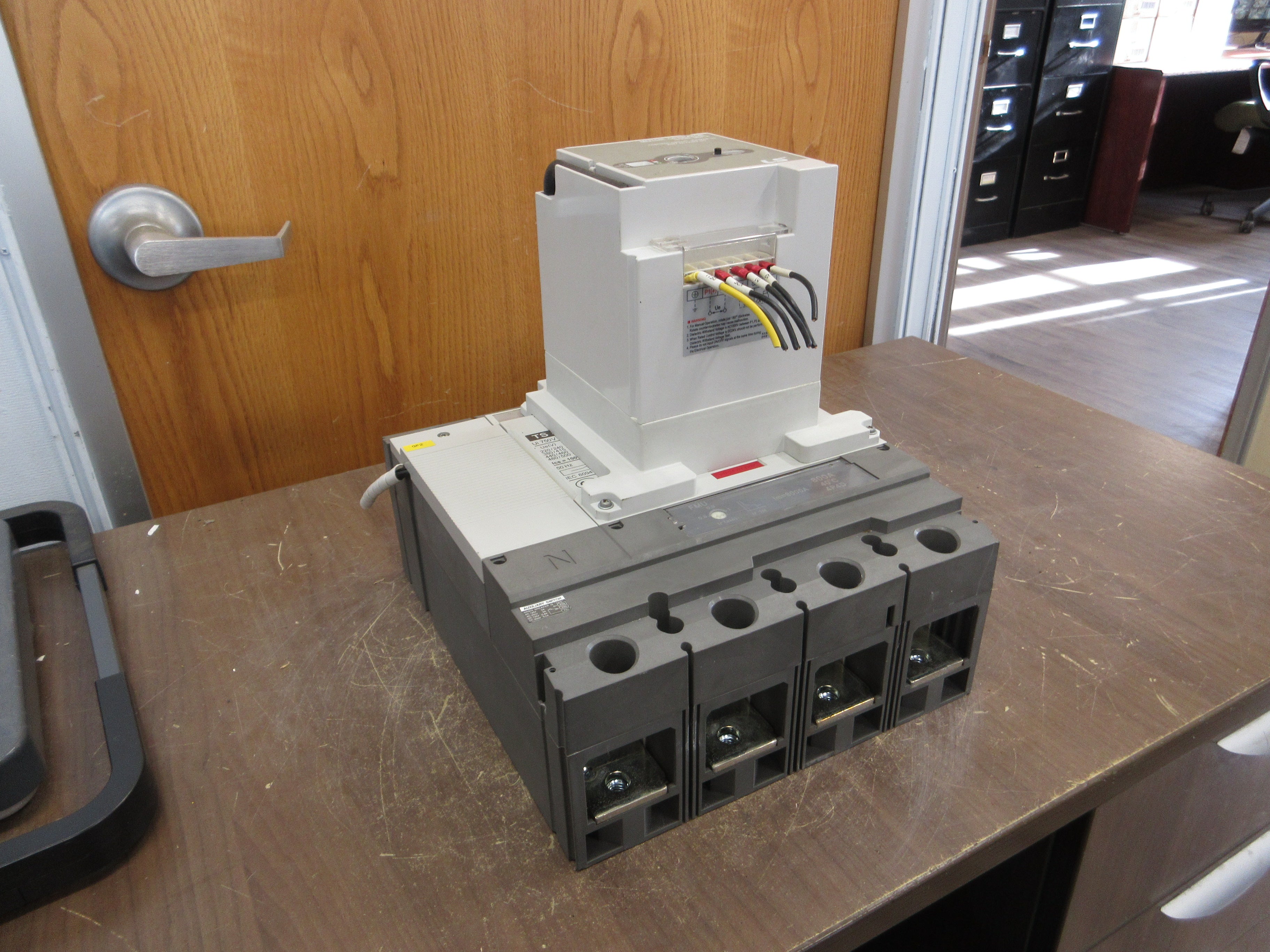 LS Actuated Circuit Breaker TS 800N / MOP-4 800A 480V w/ Electric Operator Used