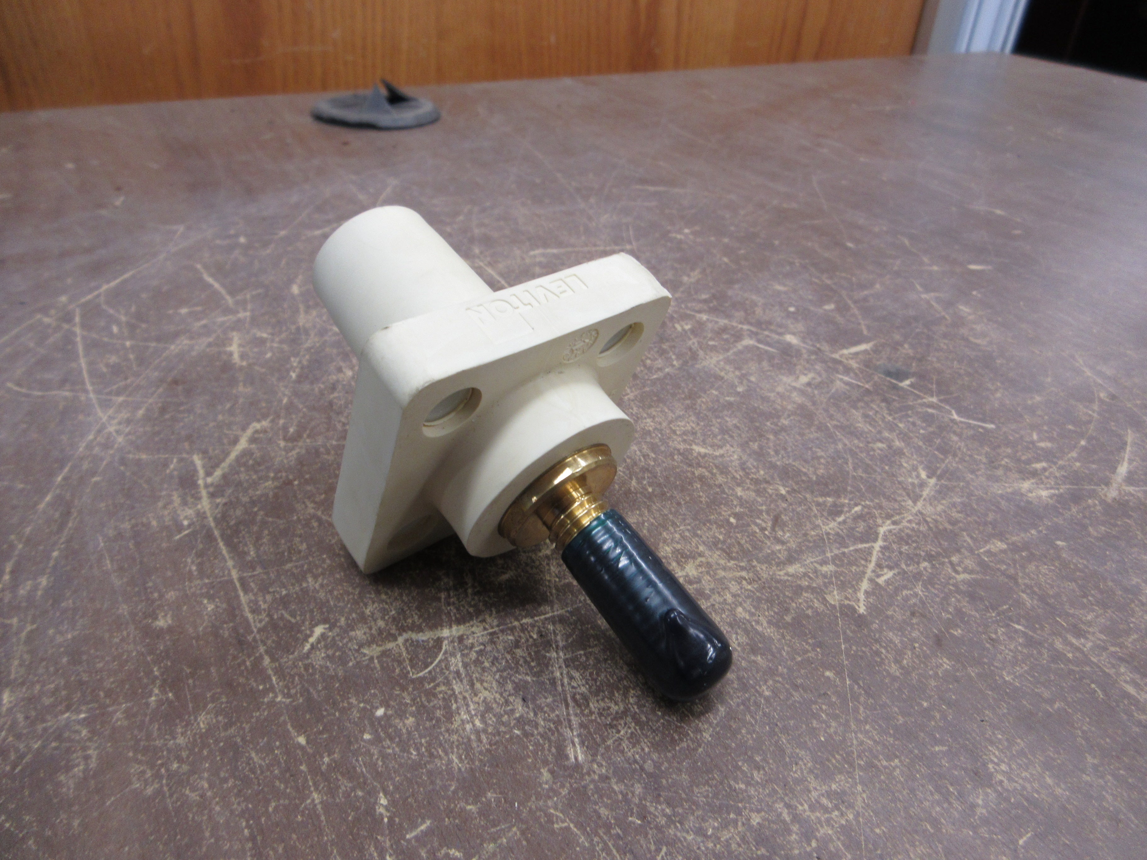 Leviton Female Panel Receptacle 152-16R24-14W 400A 600V *No Box* New Surplus