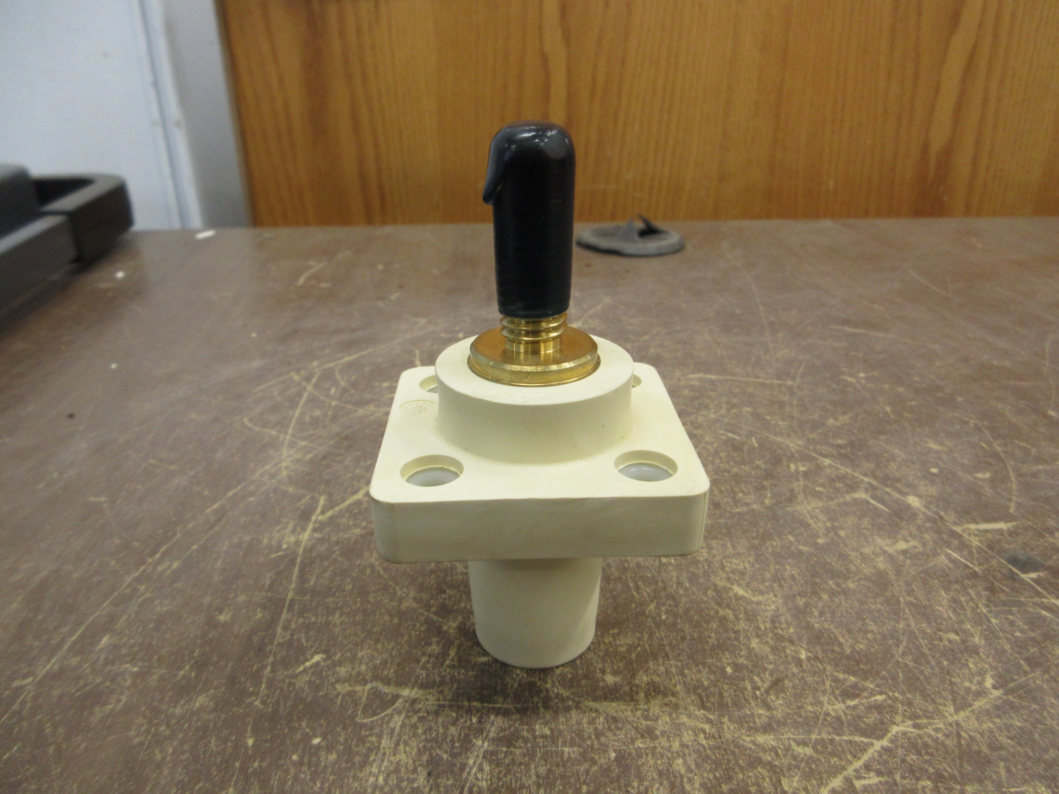 Leviton Female Panel Receptacle 152-16R24-14W 400A 600V *No Box* New Surplus