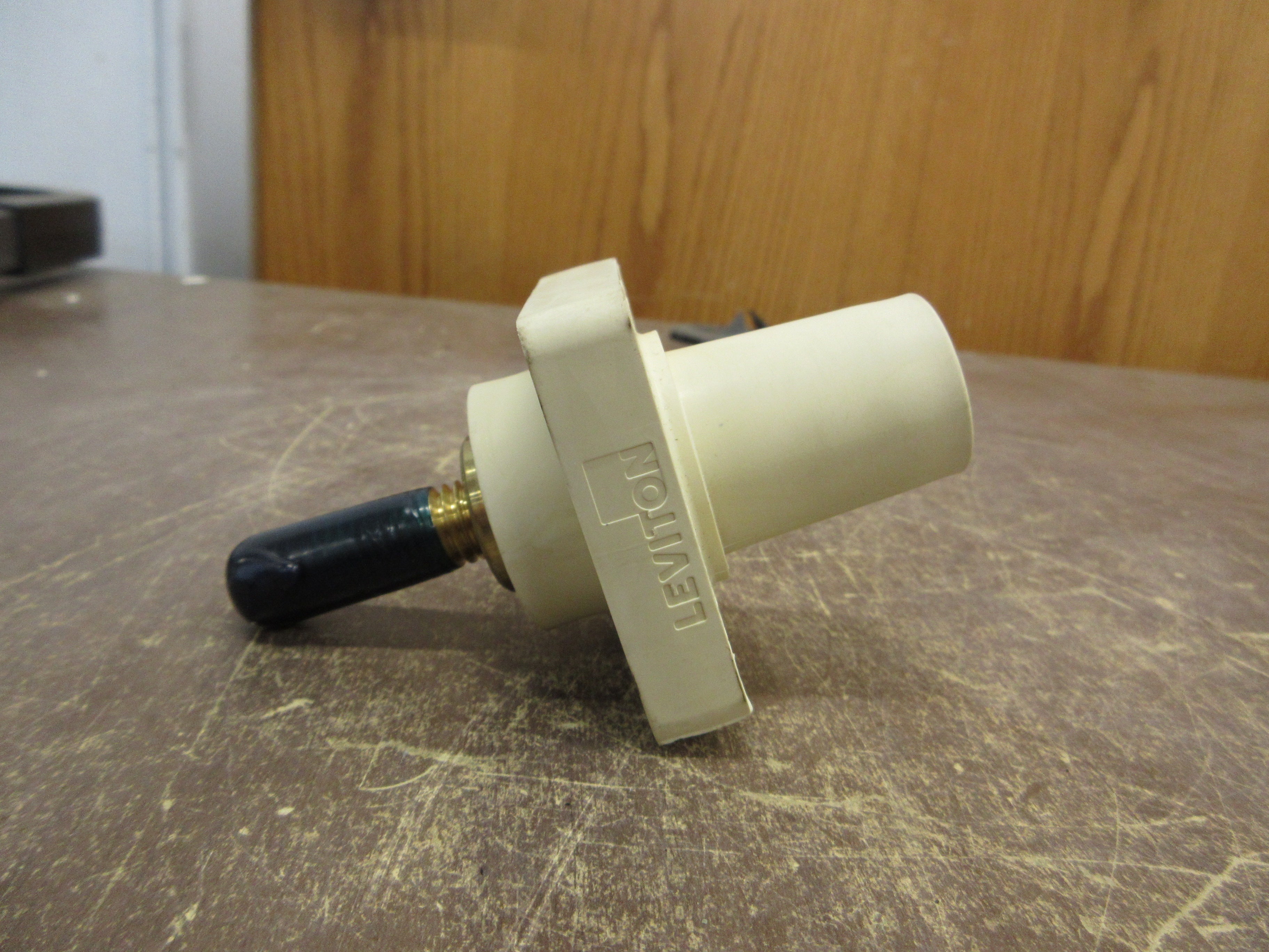 Leviton Female Panel Receptacle 152-16R24-14W 400A 600V *No Box* New Surplus