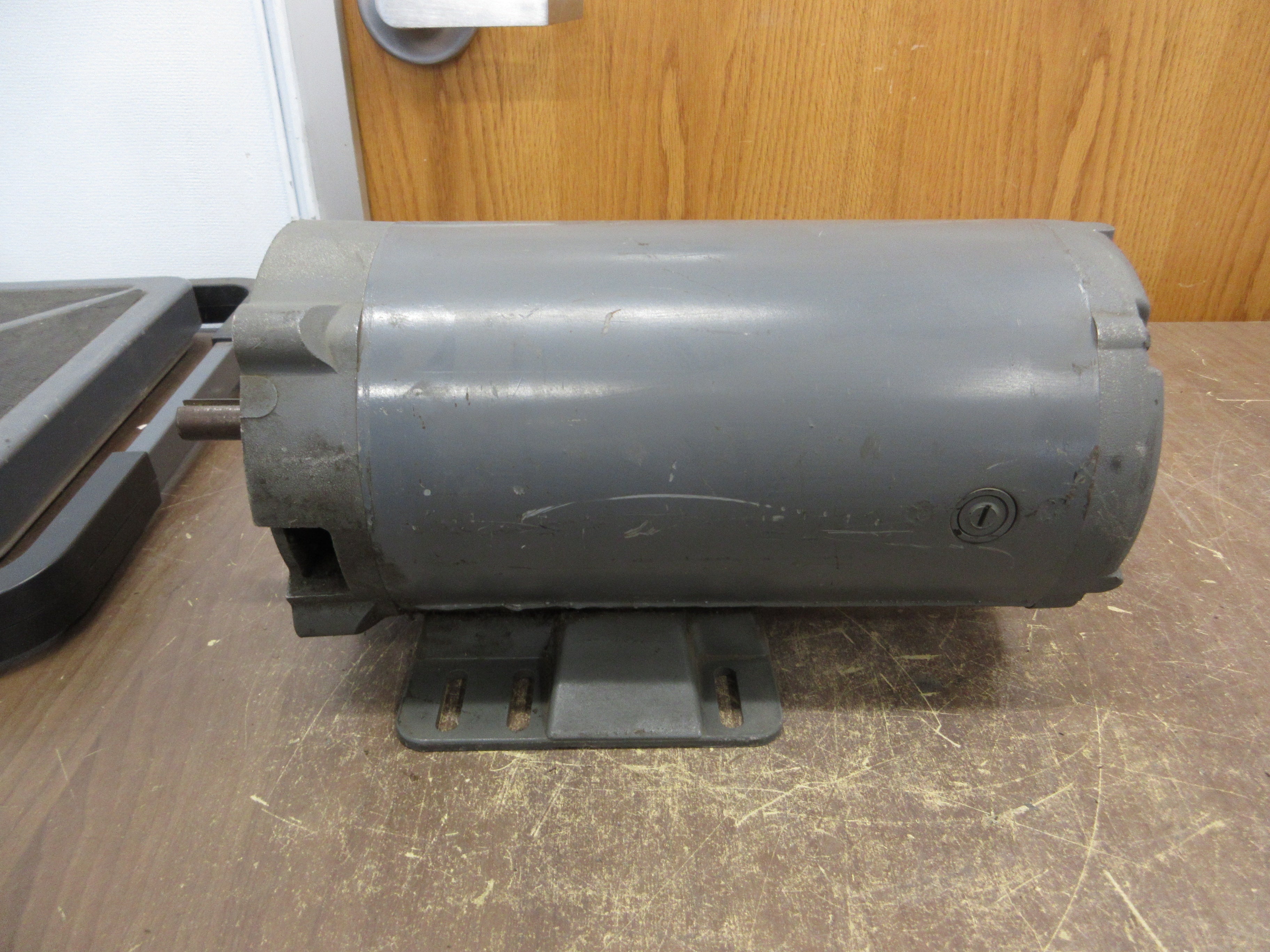 Boston Gear DC Motor V18750-B 3/4HP 1800RPM 1800/200/100V 3.9/0.3/0.6A Used