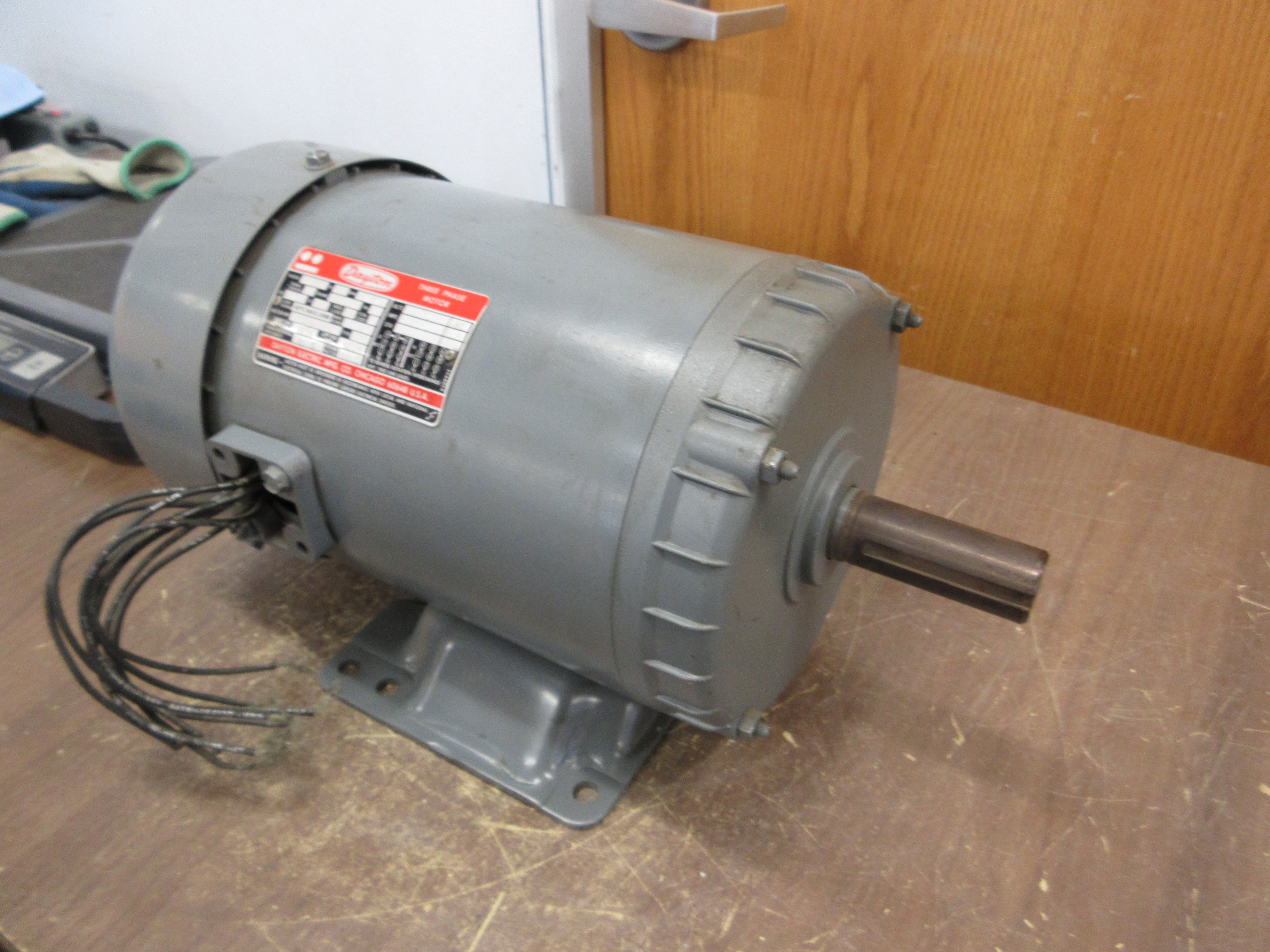 Dayton Motor 3N555 2HP 1200RPM 230/460V 7.0/3.5A 3Ph 60Hz Used