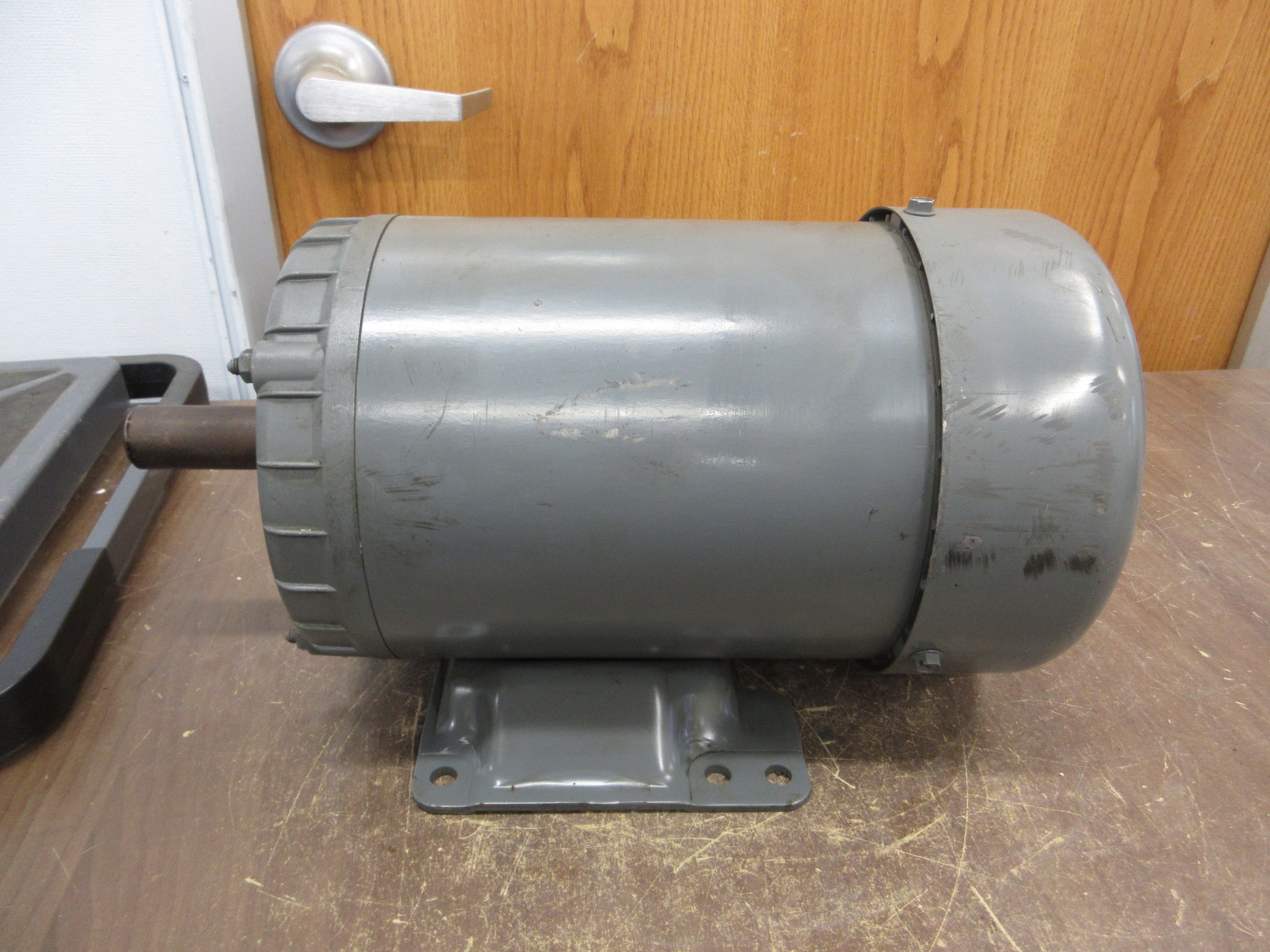 Dayton Motor 3N555 2HP 1200RPM 230/460V 7.0/3.5A 3Ph 60Hz Used