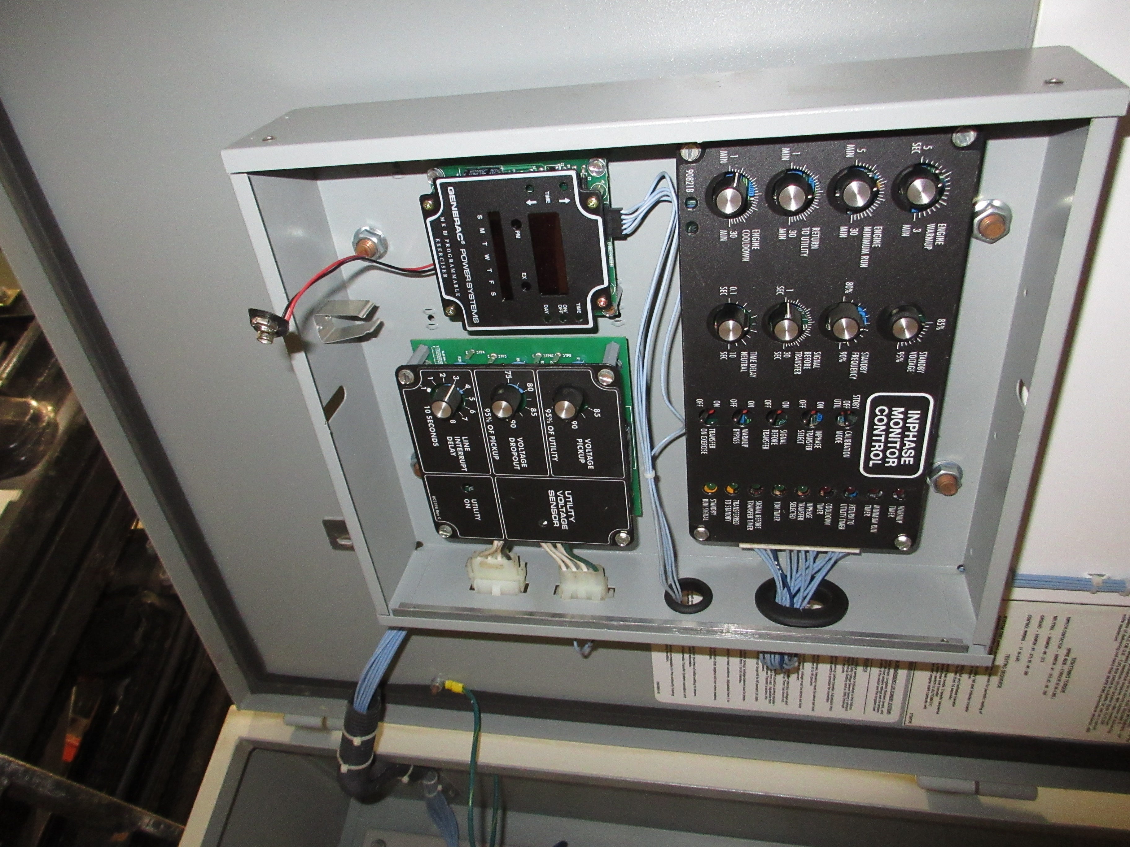 Generac 3R Automatic Transfer Switch 0049402 200A 120/240V Used