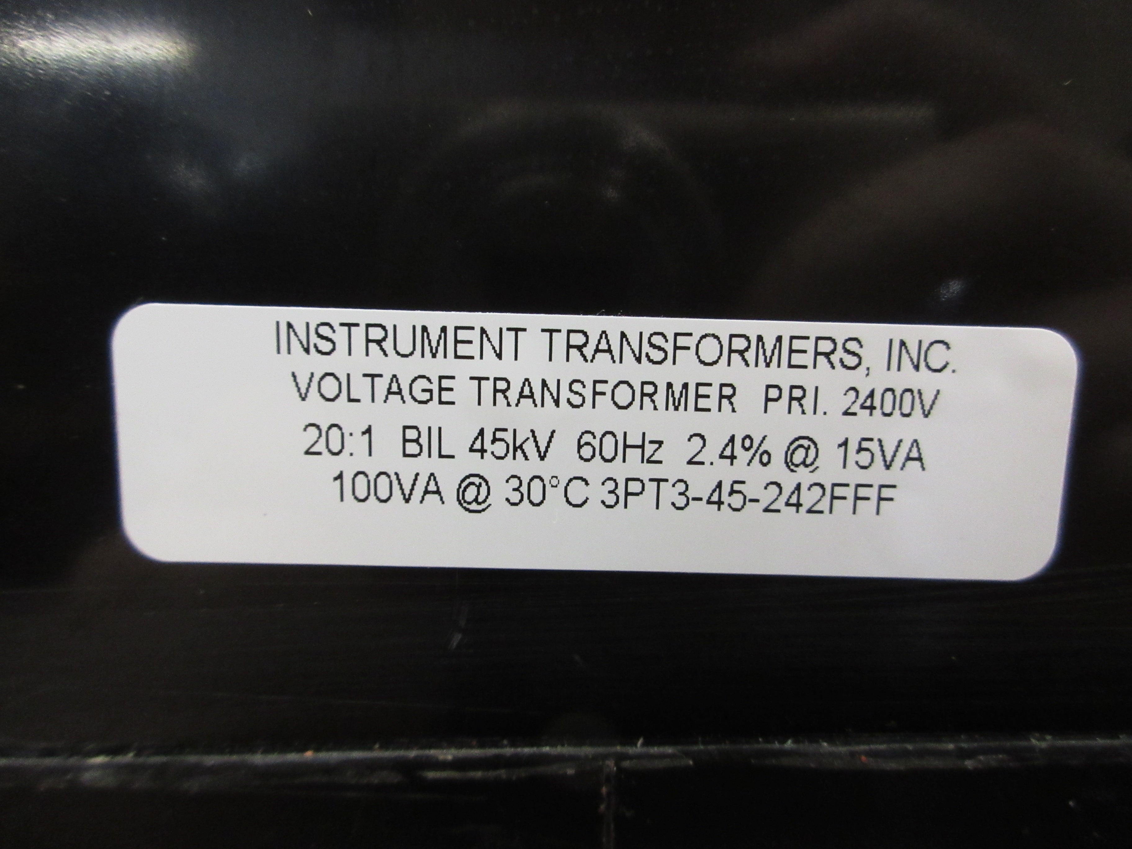 Instrument Transformers Voltage Transformer 3PT3-45-242FFF Pri: 2400V 60Hz Used