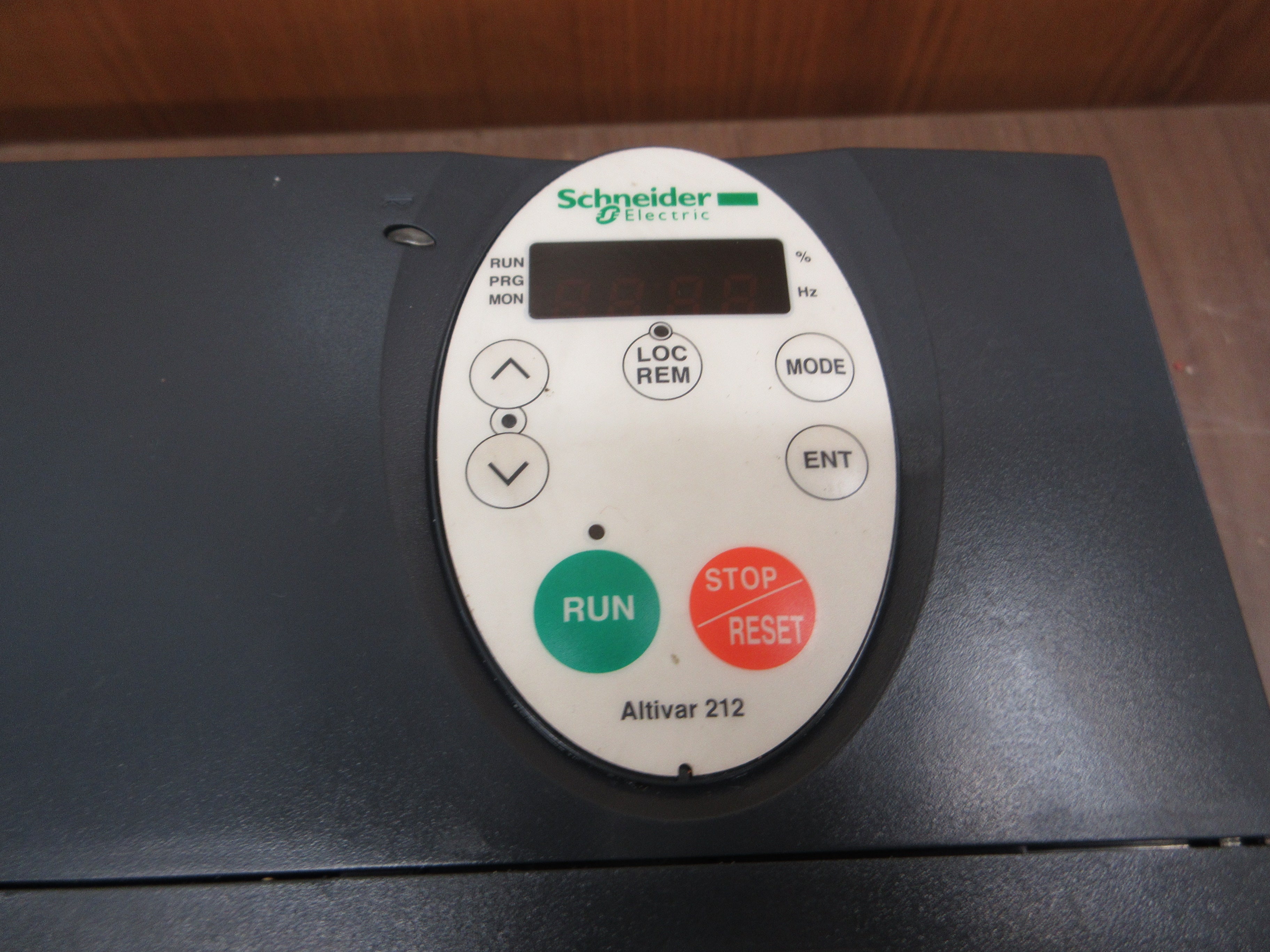 Telemecanique Altivar AC Drive ATV212HD18N4 25HP 3Ph *Broken Mounting Plate*