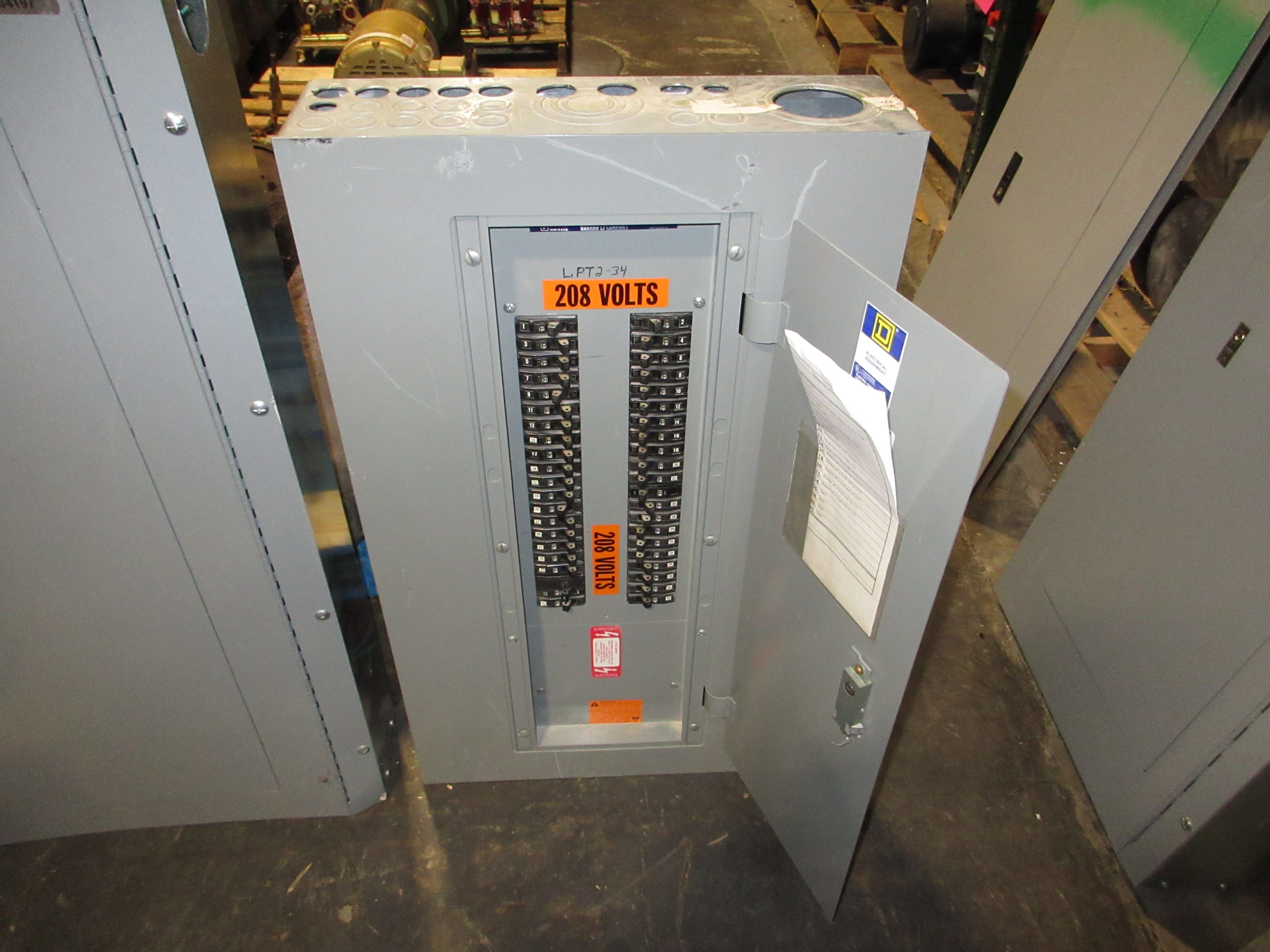 Square D Main Lug Breaker Panel NQOD442L225 225A Max 208/120V 3Ph 4W 42-Slot