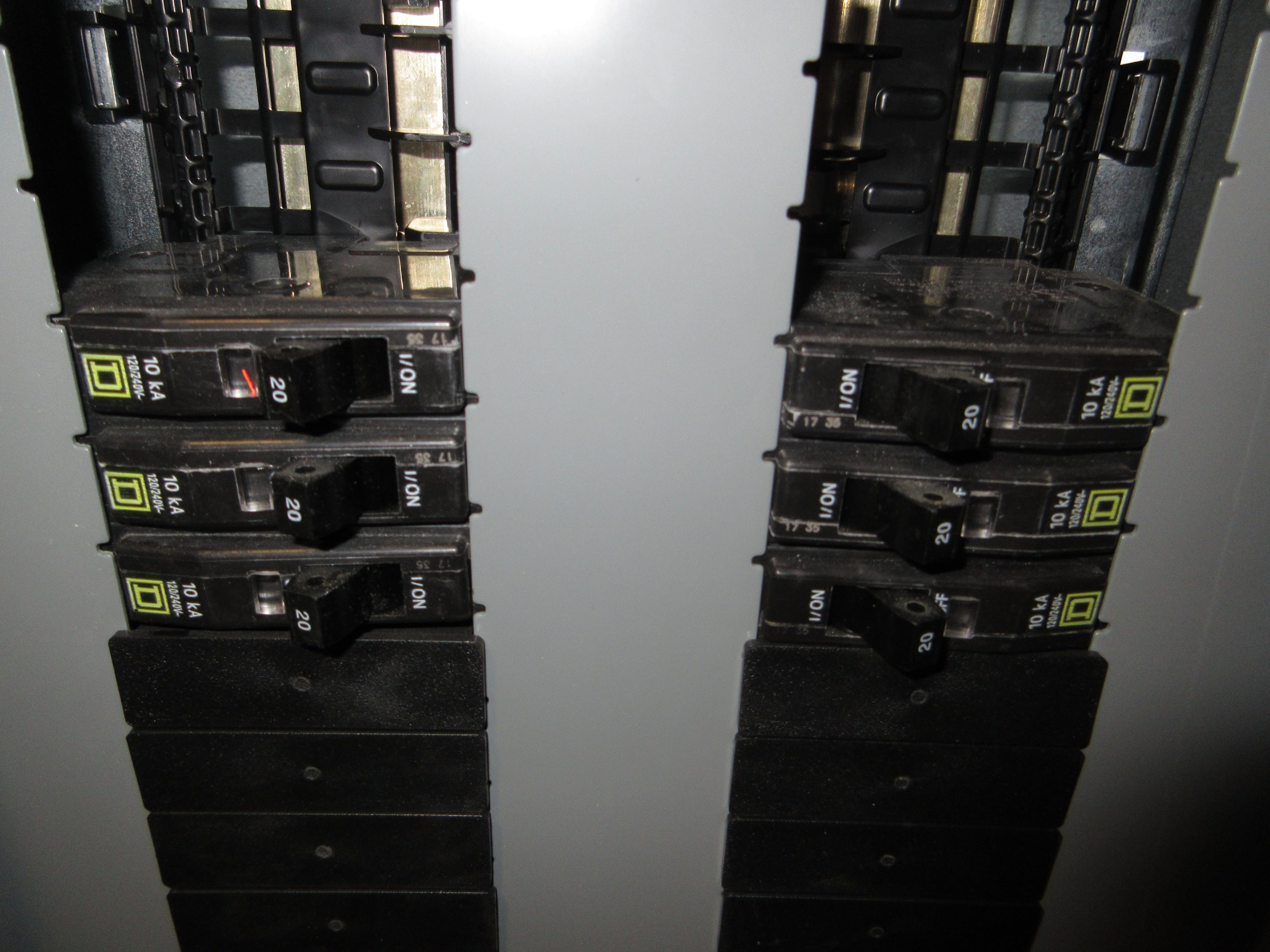 Square D Main Lug Breaker Panel 12376152710040001 200A 208/120V 3Ph 4W Used