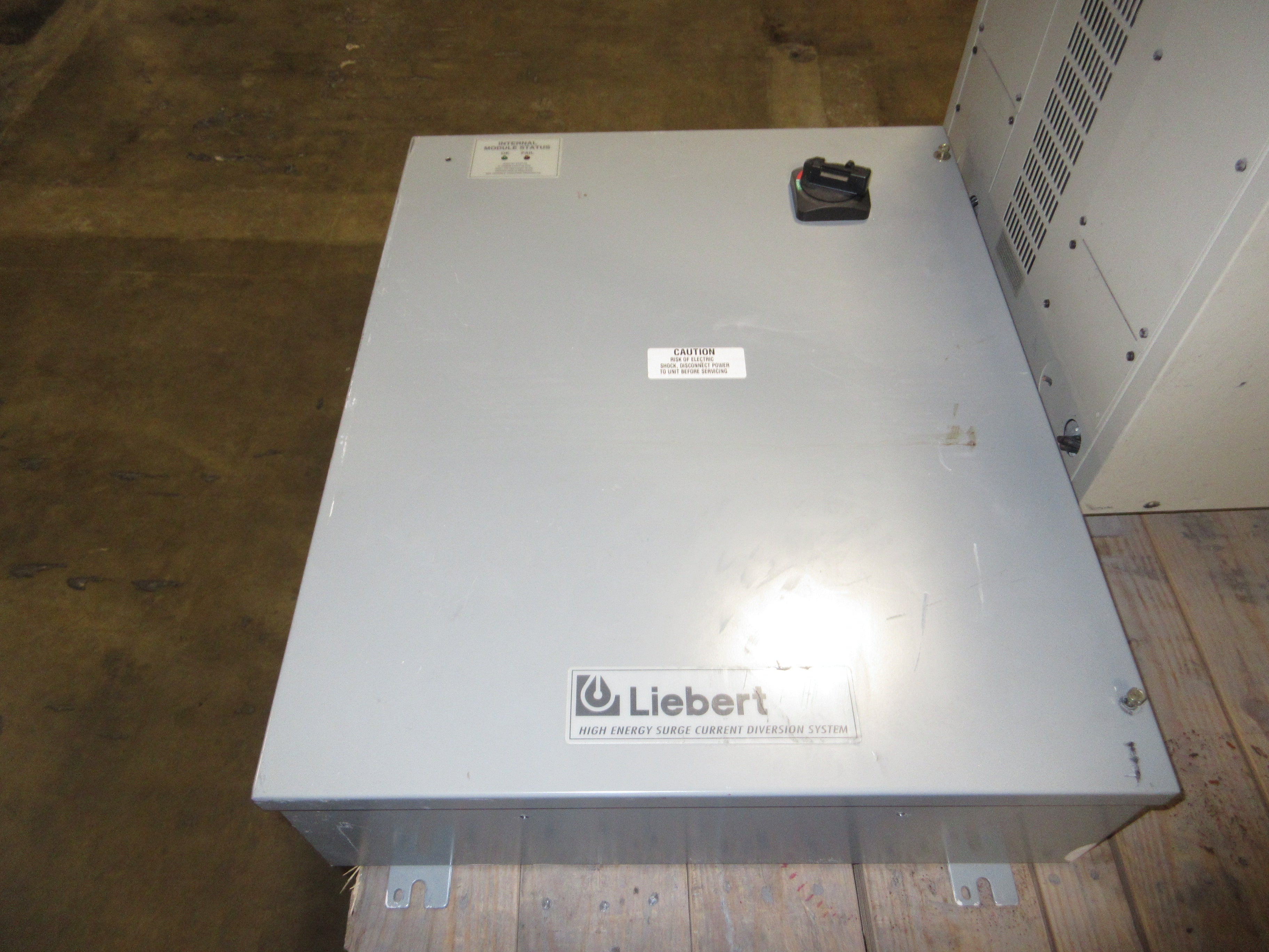 Liebert Surge Suppressor LCG480DC2R 480V 3Ph 50/60Hz TVSS: 2000V L-G, L-L Used