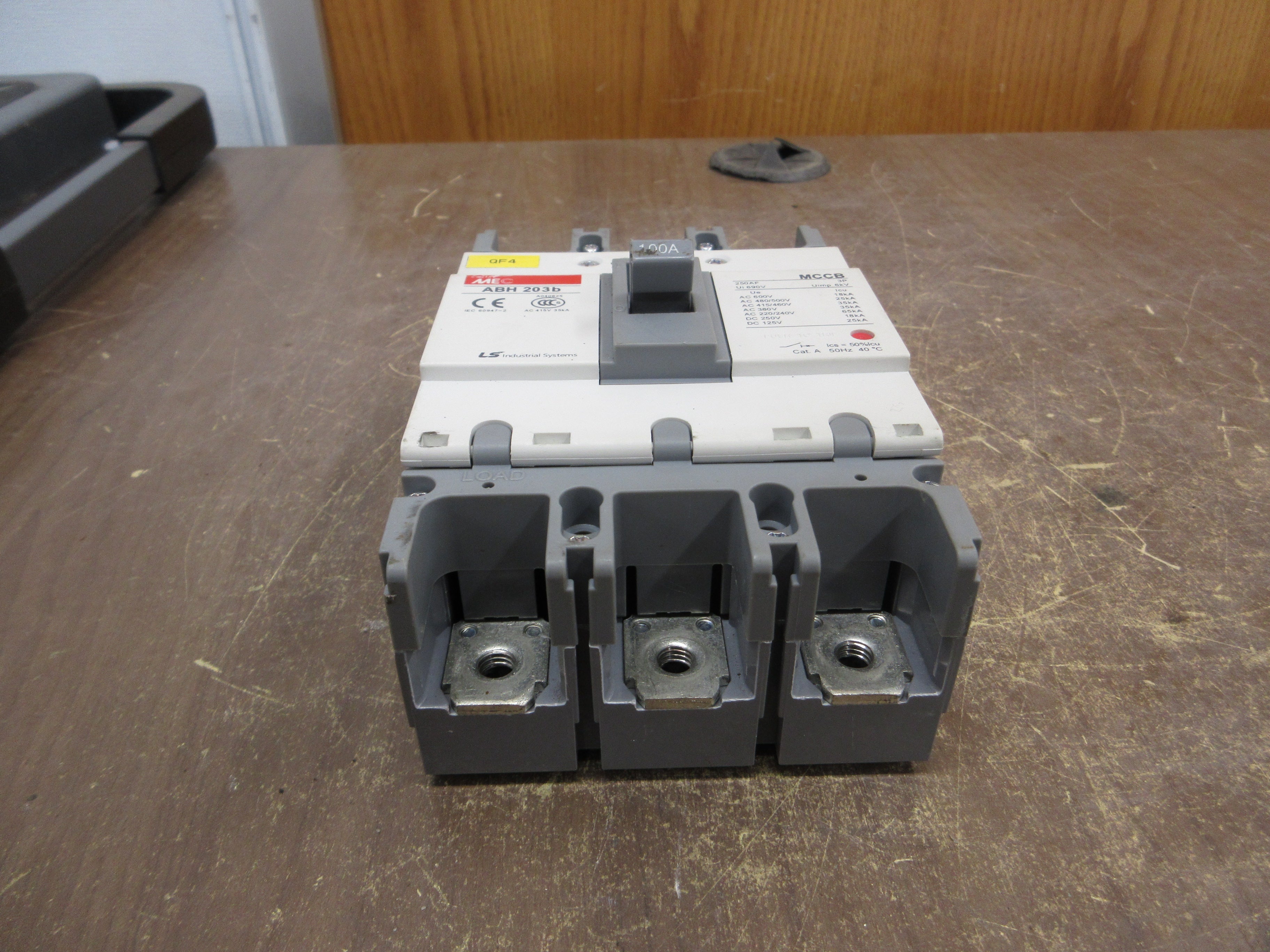 LS MEC Circuit Breaker ABH 203b 100A 600V 3P Used