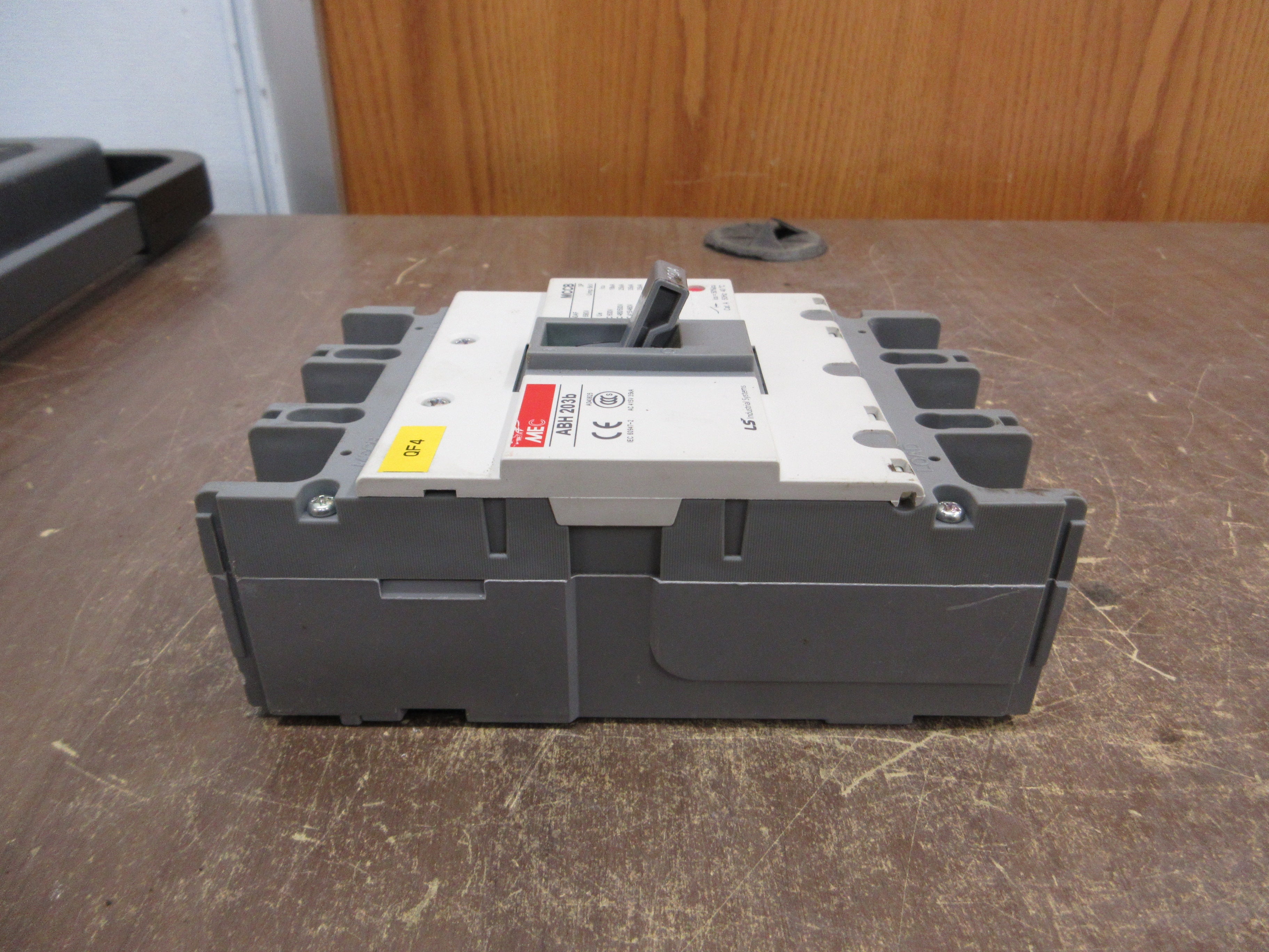 LS MEC Circuit Breaker ABH 203b 100A 600V 3P Used