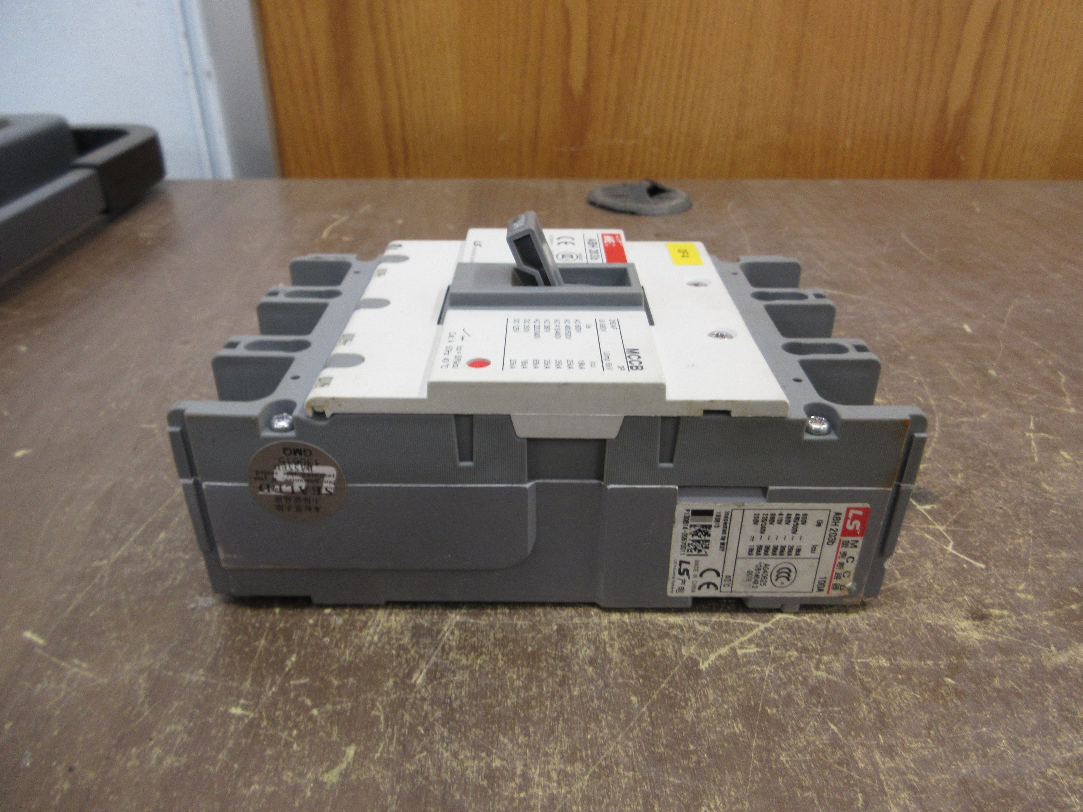 LS MEC Circuit Breaker ABH 203b 100A 600V 3P Used