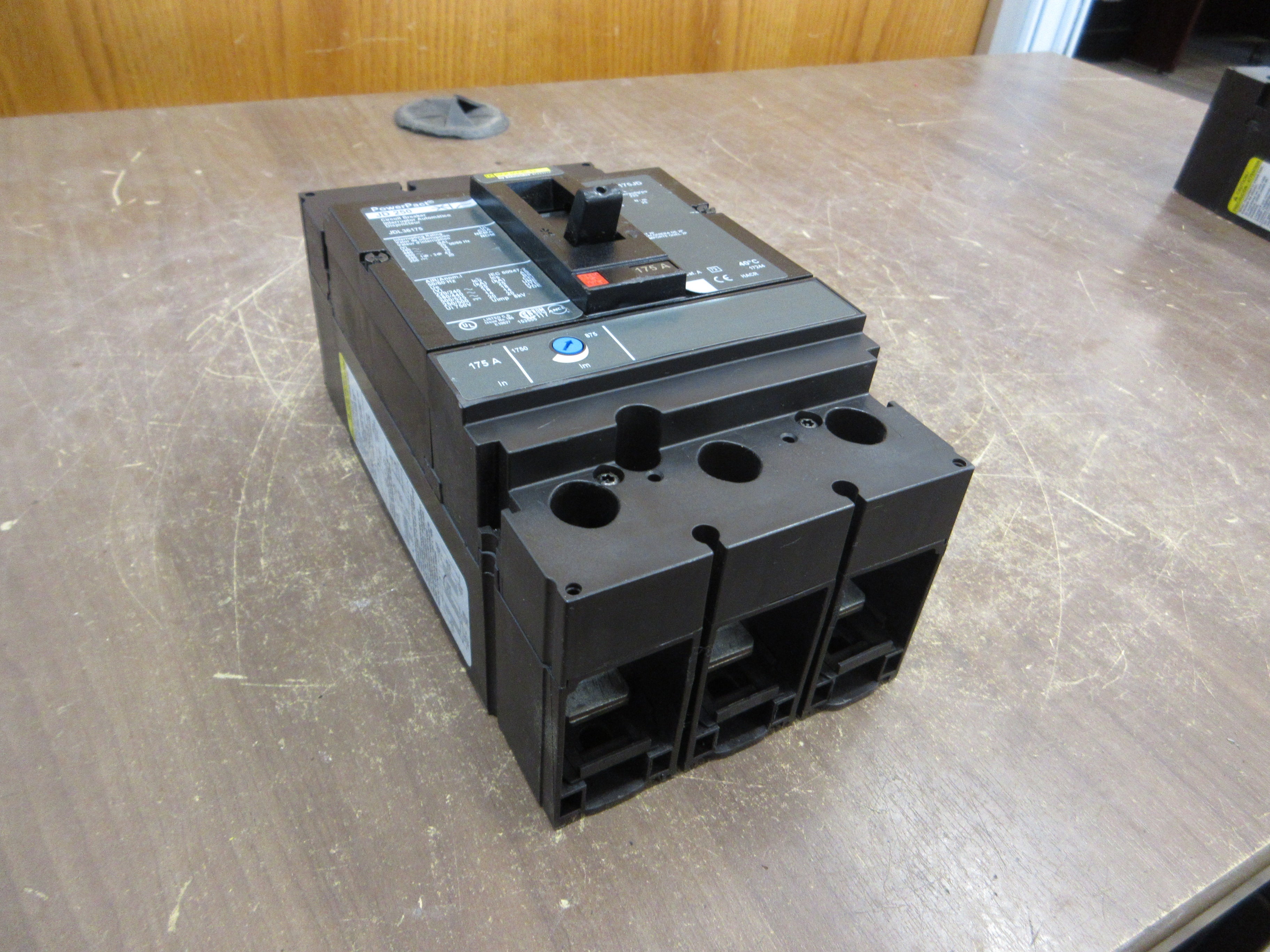 Square D PowerPact Circuit Breaker JDL36175 175A 600V 3P Used