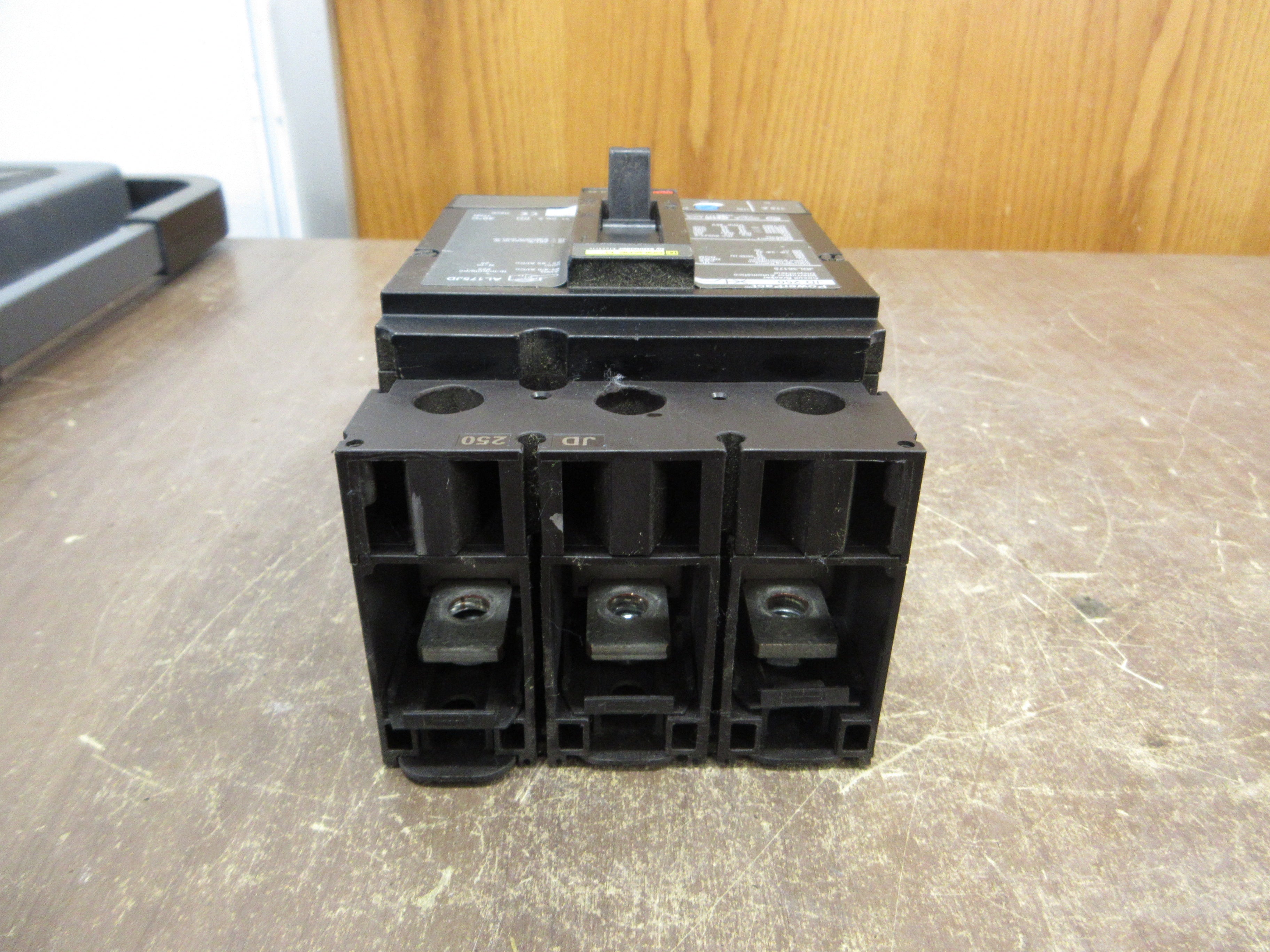 Square D PowerPact Circuit Breaker JDL36175 175A 600V 3P Used
