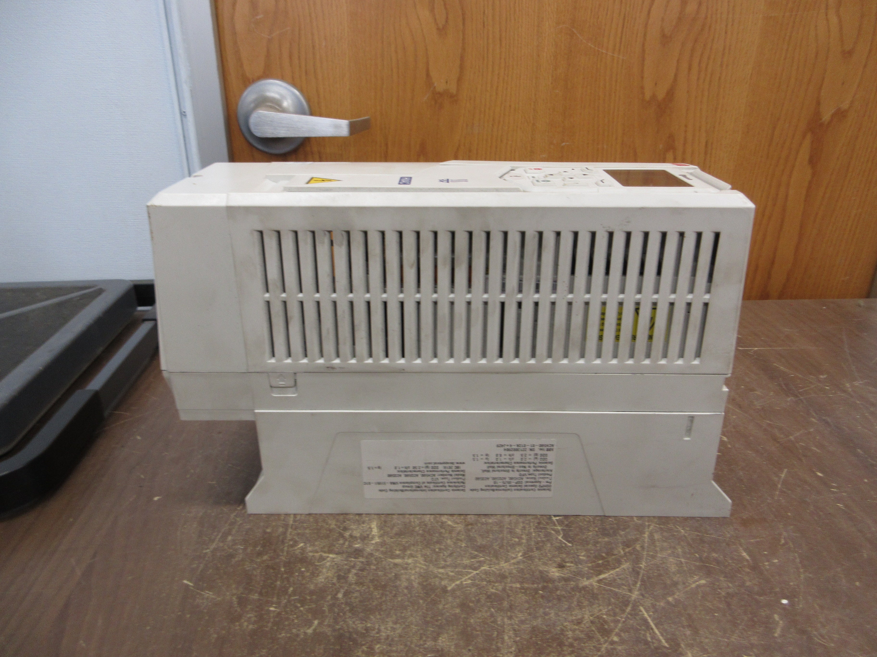 ABB ACH580 AC Drive ACH580-01-012A-4+J429 7.5HP 3Ph w/ Keypad Used