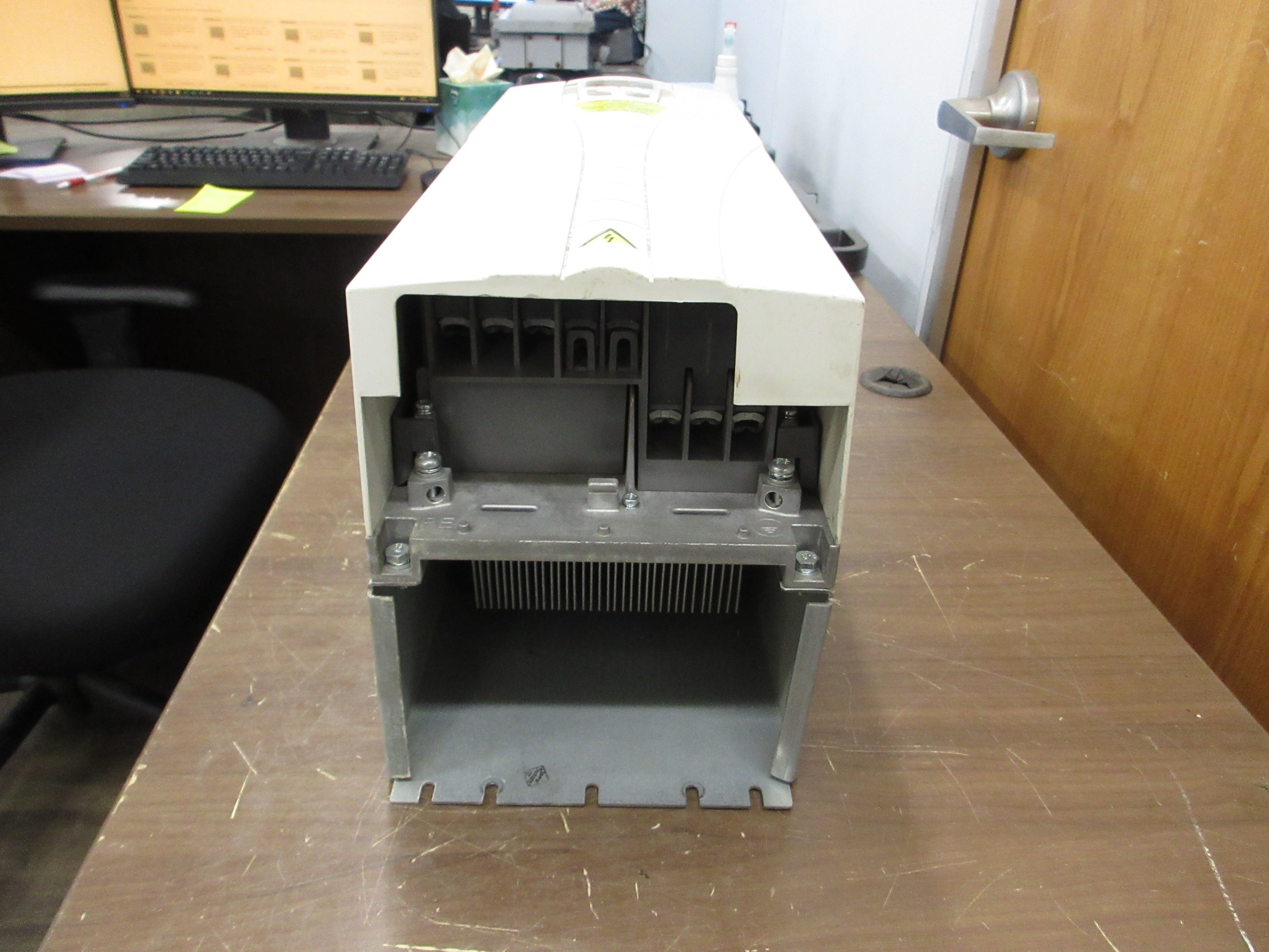 ABB ACH550 AC Drive ACH550-CARUH-059A-4+N2006 40HP 3Ph w/ Keypad Used