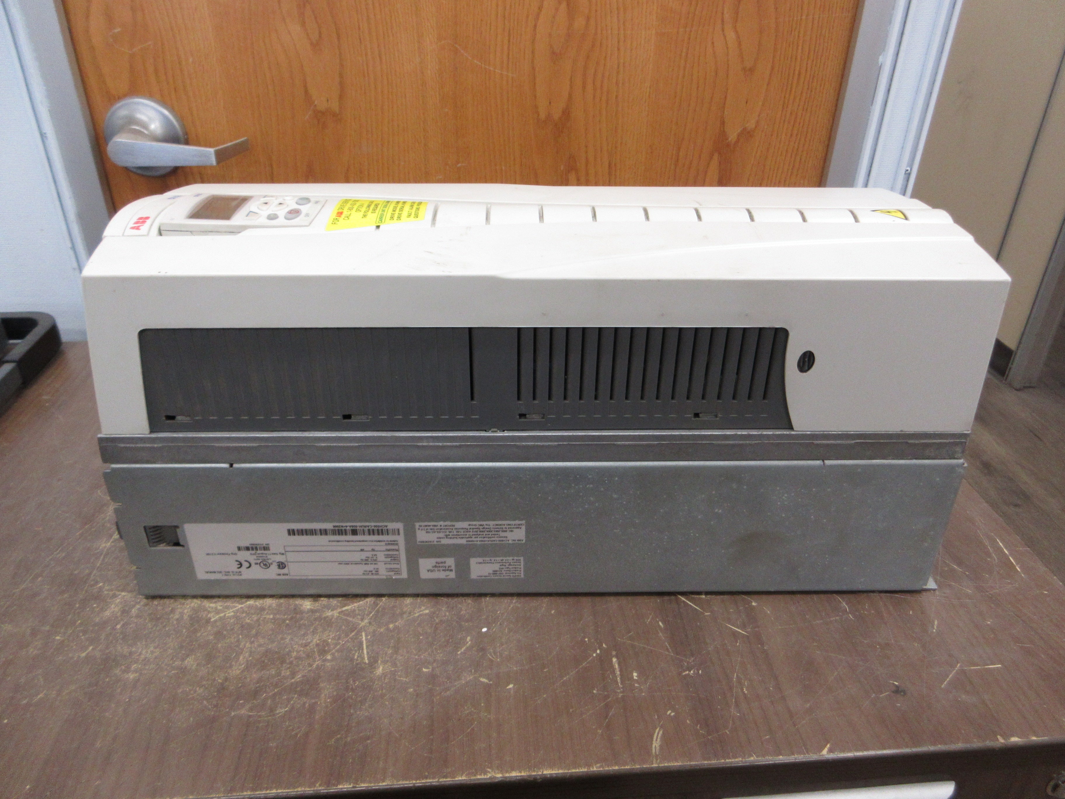 ABB ACH550 AC Drive ACH550-CARUH-059A-4+N2006 40HP 3Ph w/ Keypad Used