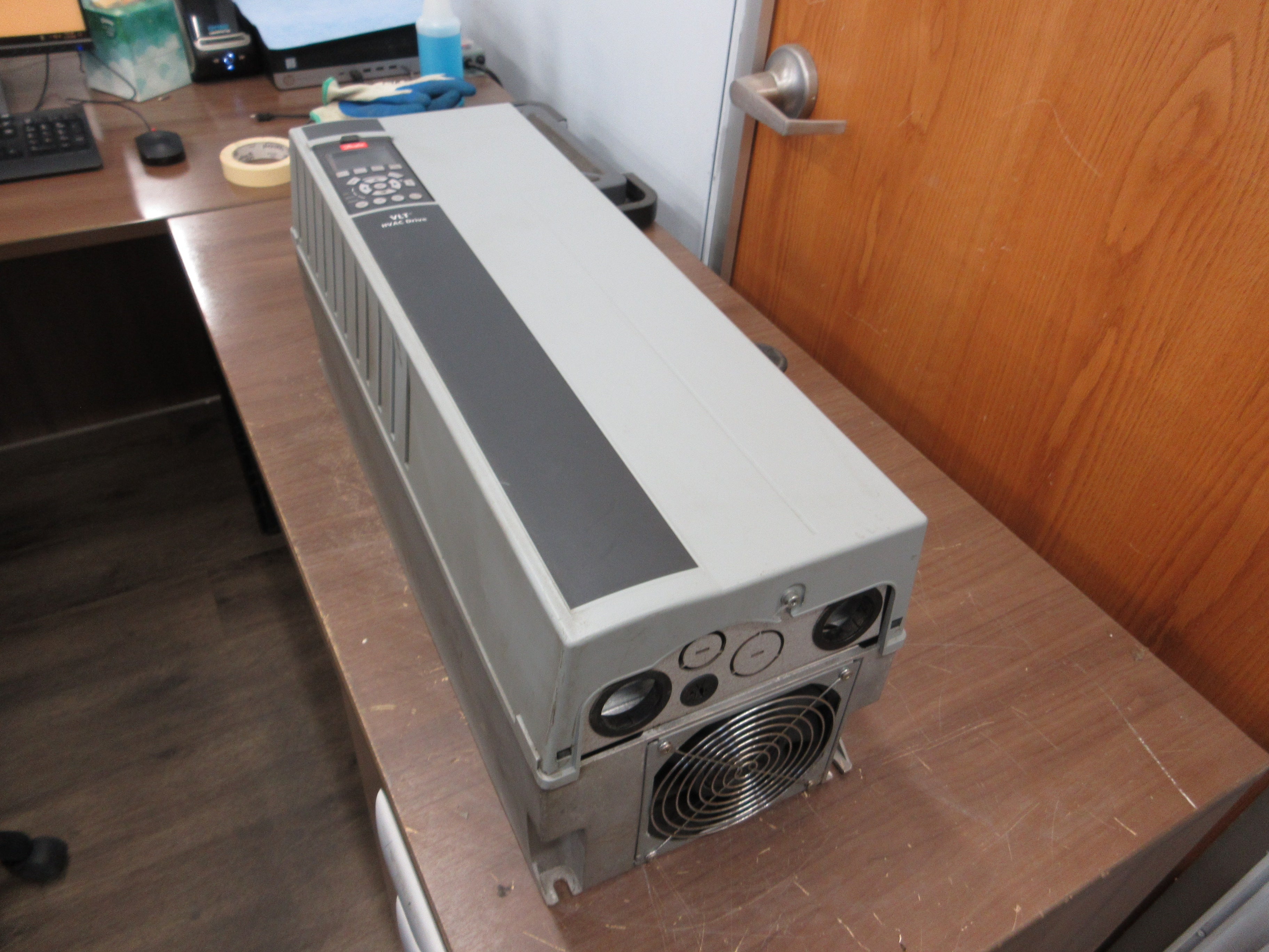 Danfoss VLT AC Drive 131B4263 30HP 3Ph w/ Keypad Used