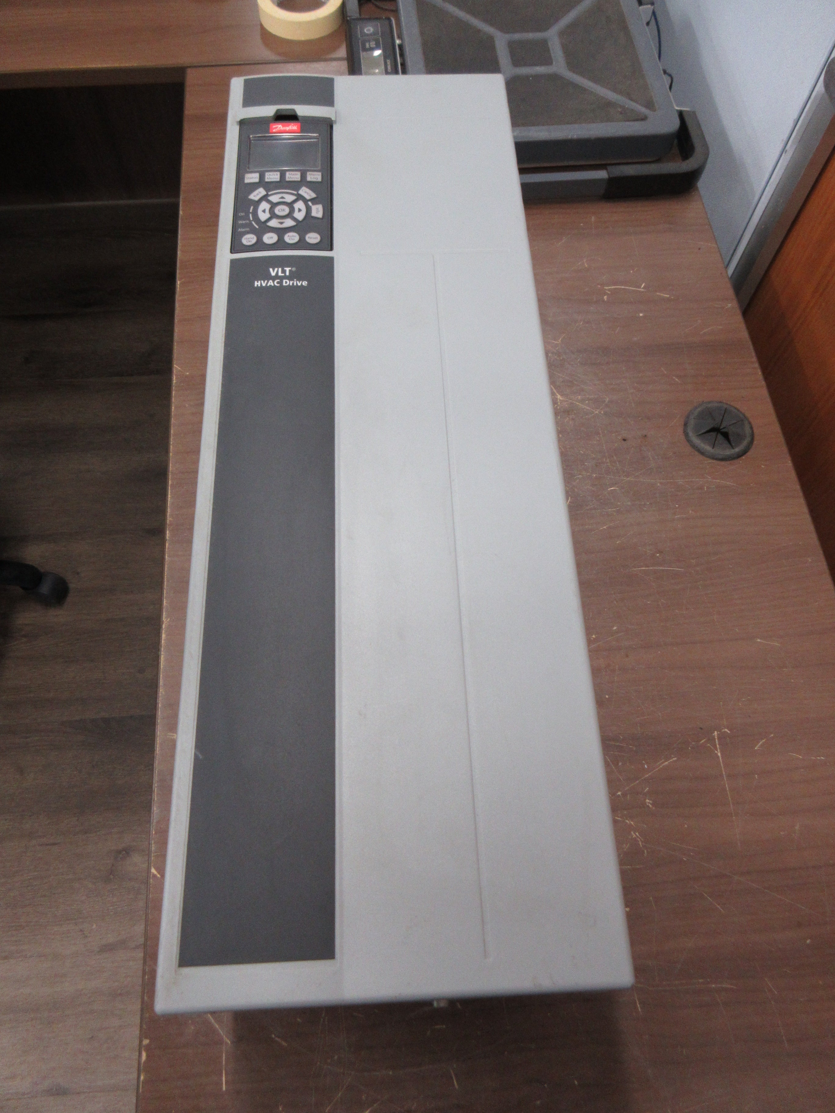 Danfoss VLT AC Drive 131B4263 30HP 3Ph w/ Keypad Used