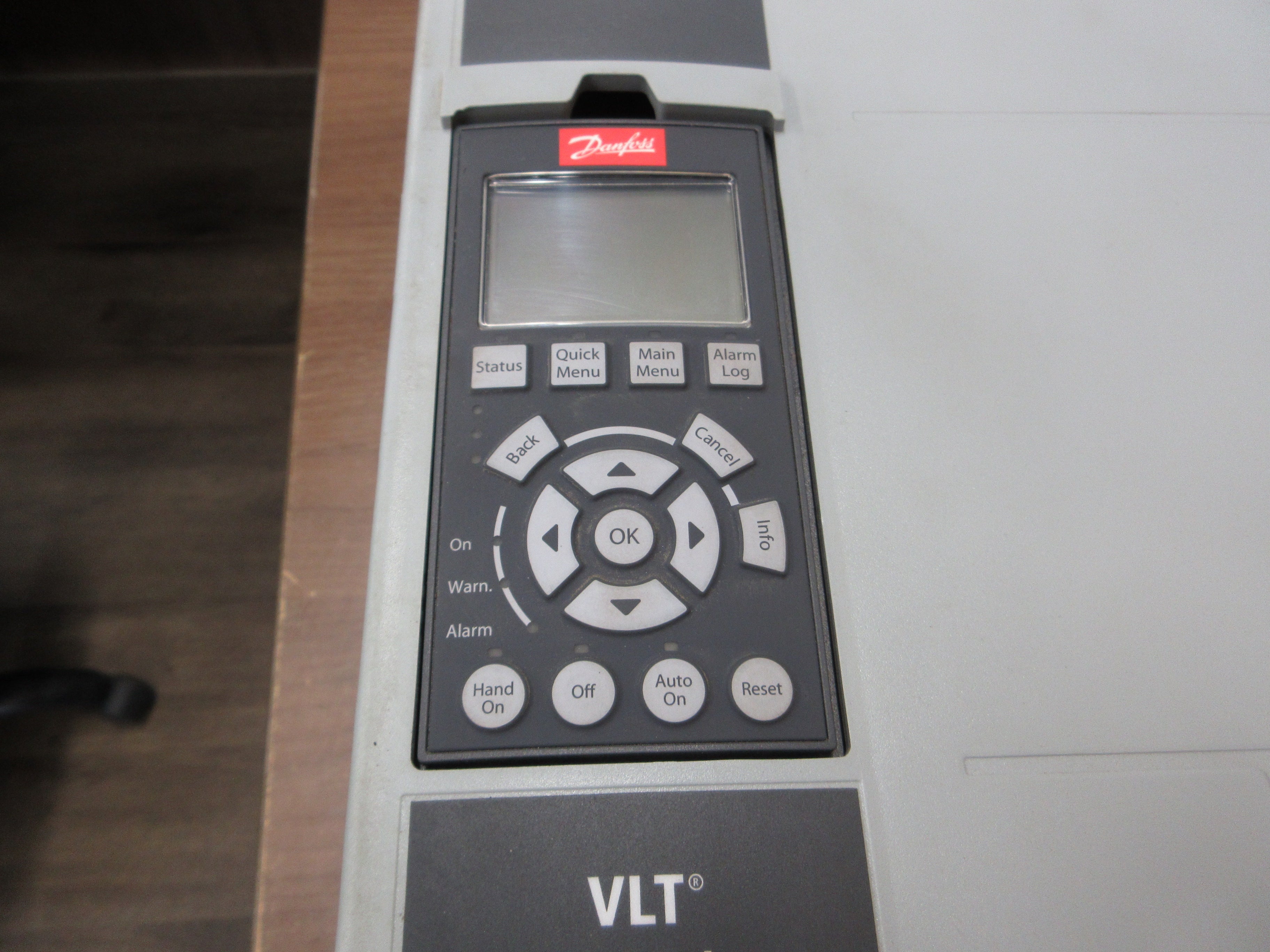 Danfoss VLT AC Drive 131B4263 30HP 3Ph w/ Keypad Used