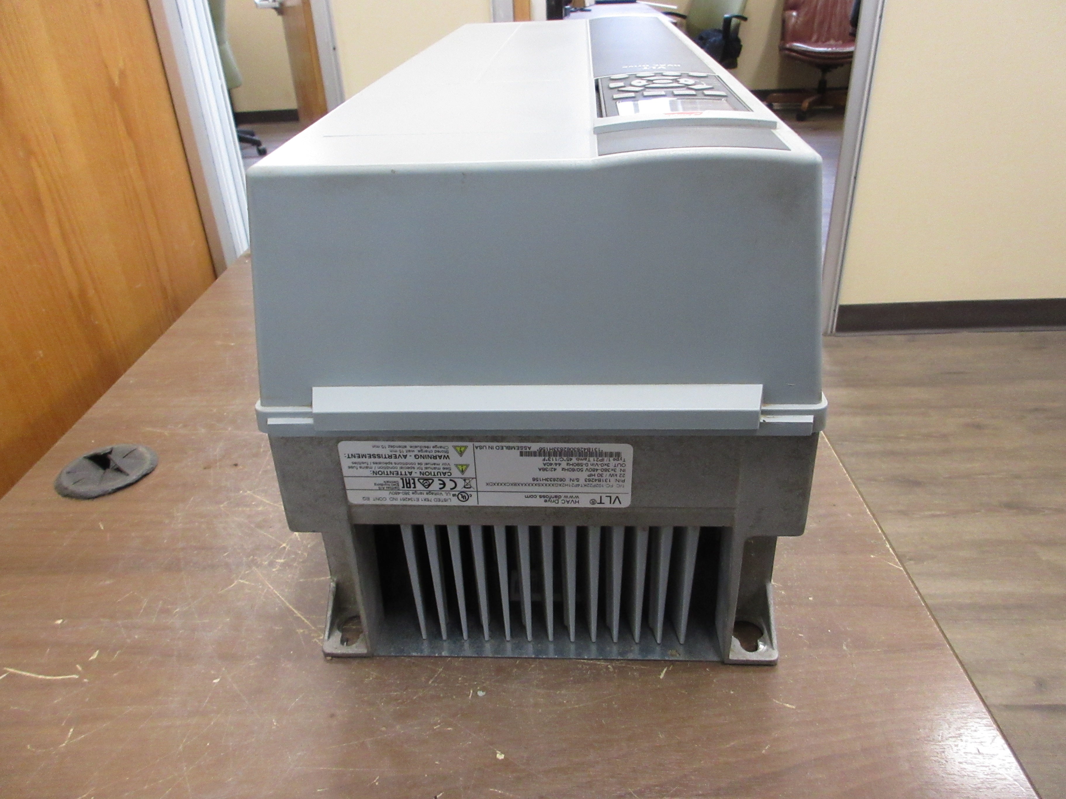 Danfoss VLT AC Drive 131B4263 30HP 3Ph w/ Keypad Used