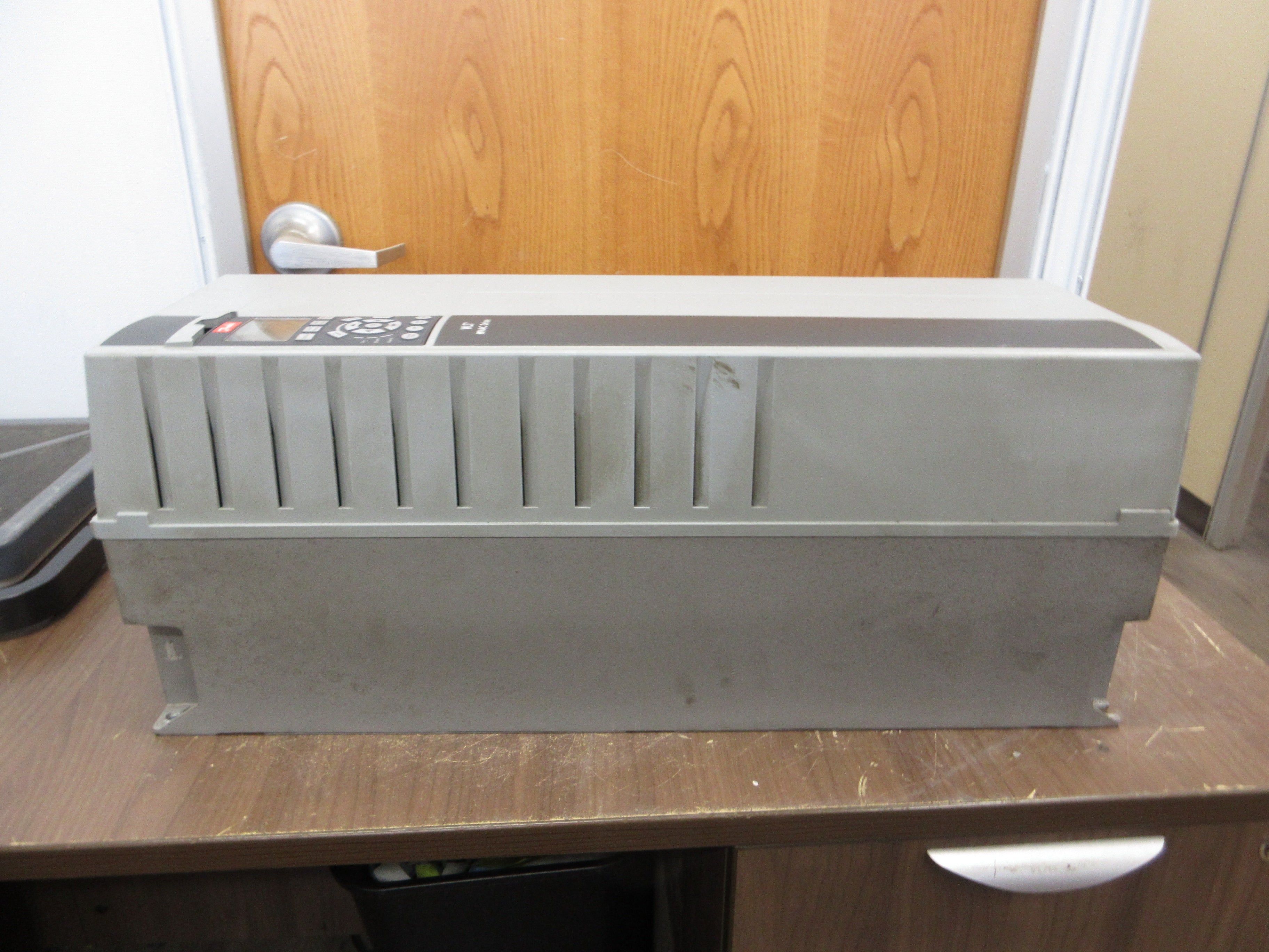 Danfoss VLT AC Drive 131B4263 30HP 3Ph w/ Keypad Used