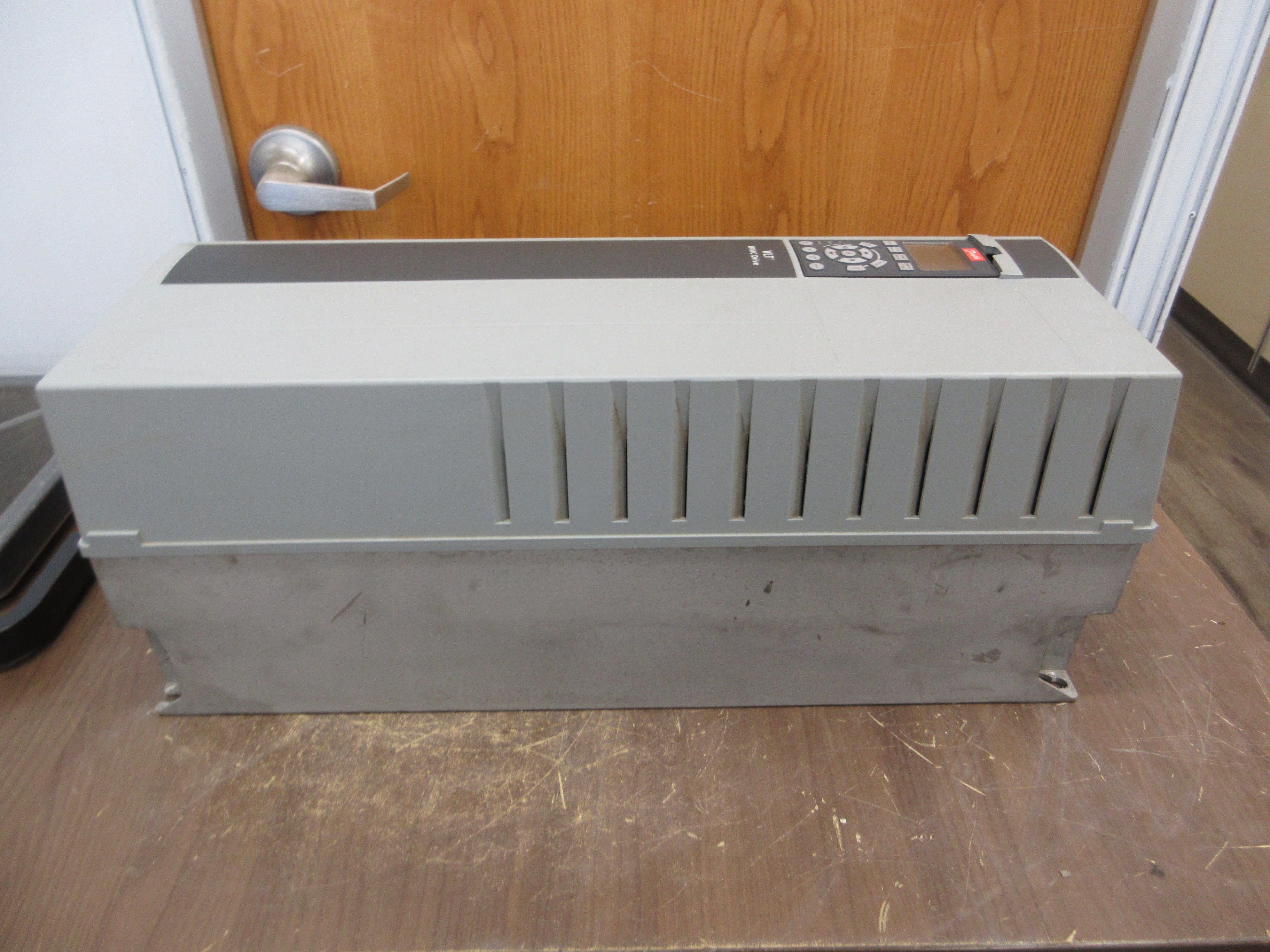 Danfoss VLT AC Drive 131B4263 30HP 3Ph w/ Keypad Used