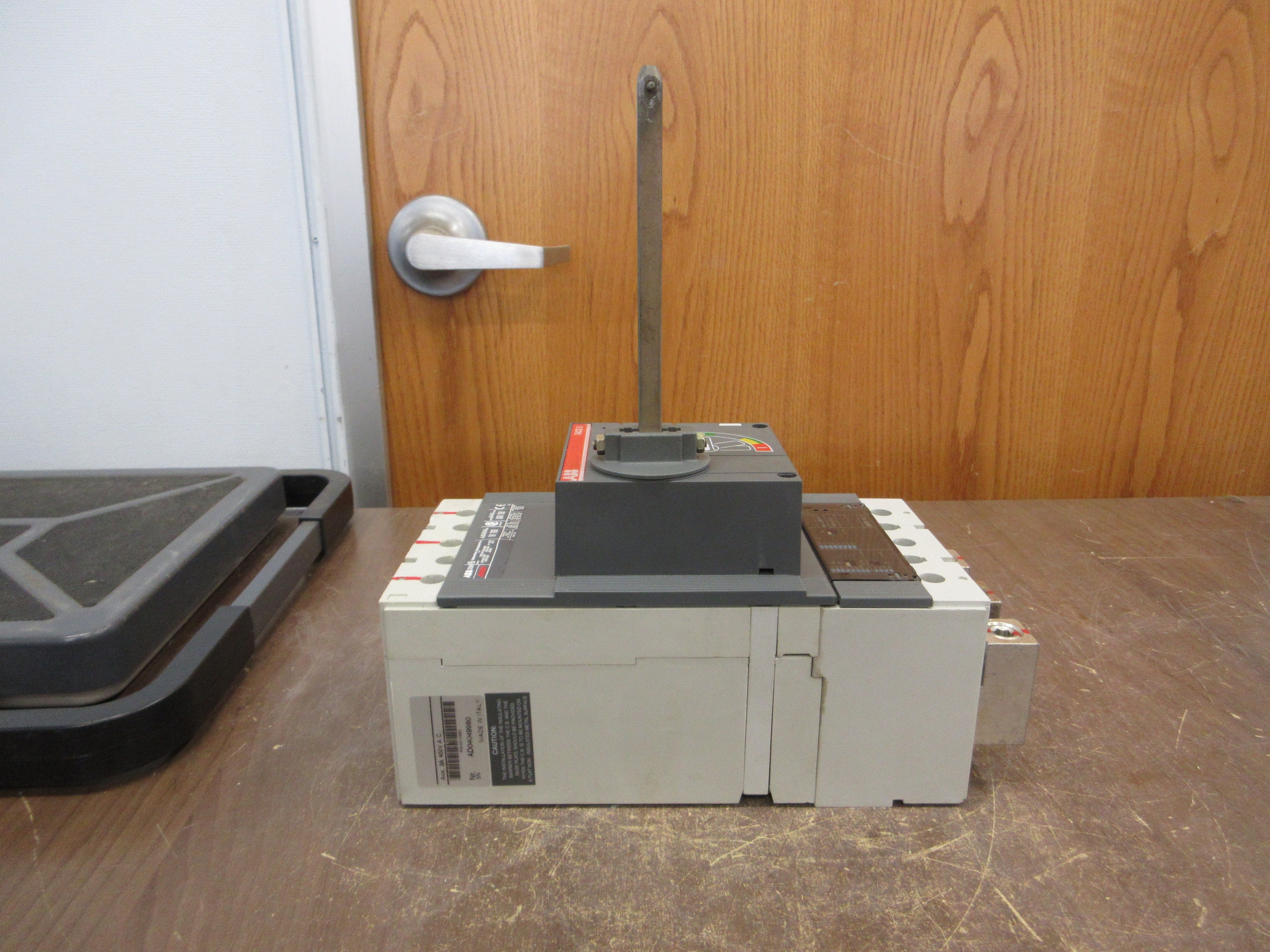 ABB SACE S5H Breaker Disconnect S5H-PR211 400A 600V 3P w/ Aux Switch *No Handle*